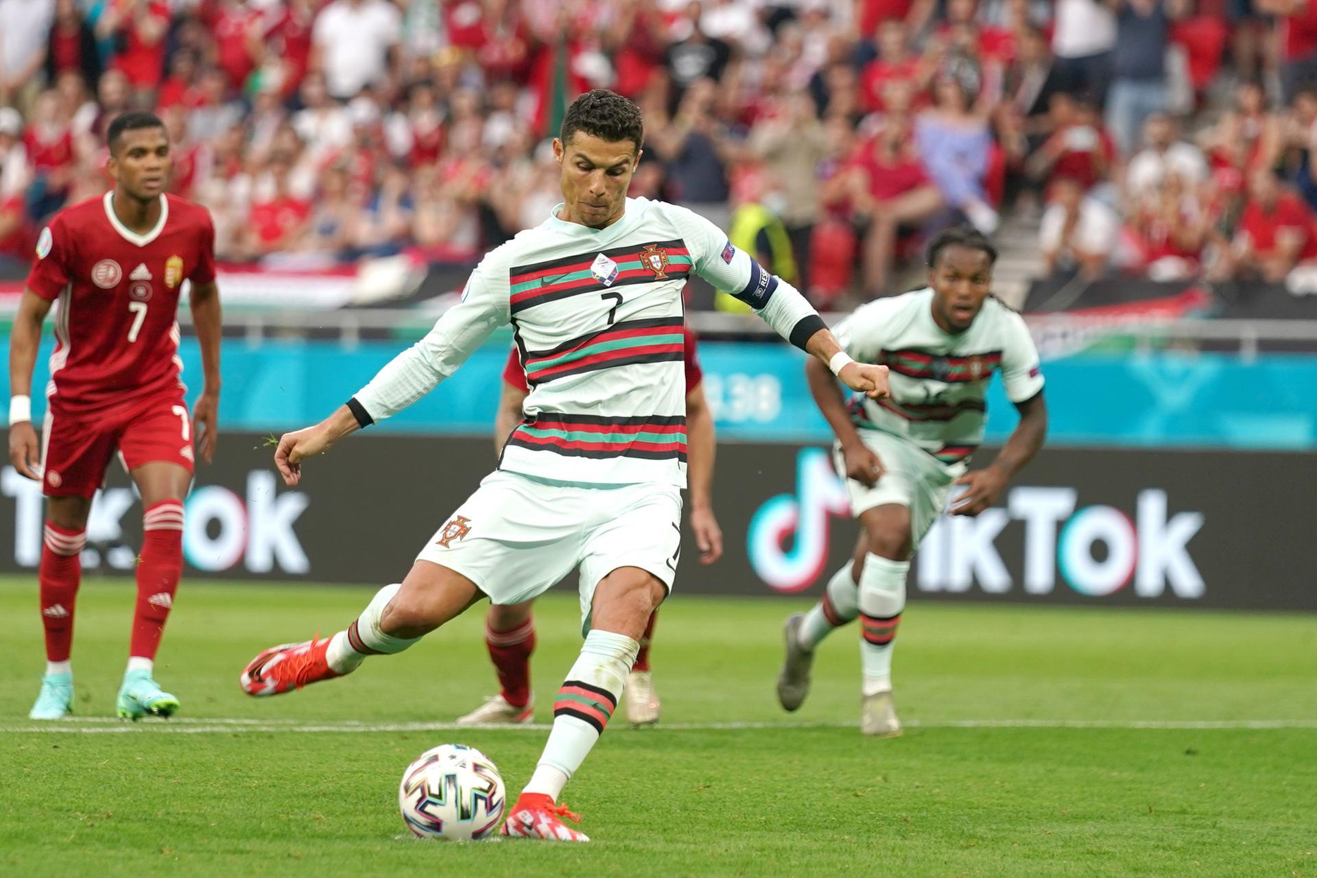 Cristiano Ronaldo honoured by Sporting CP as academy named after Juventus  star