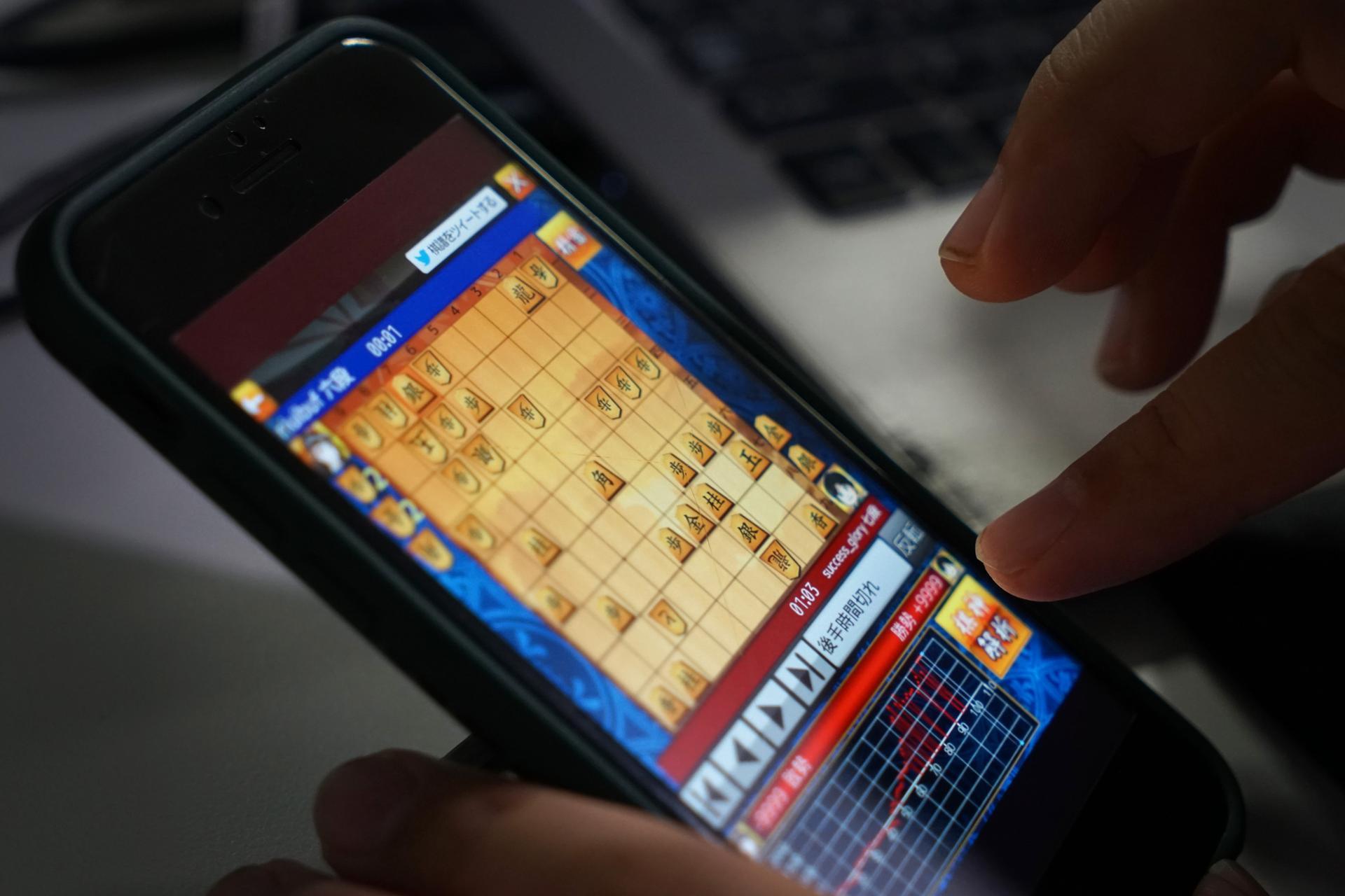 Shogi Champion Proves to be a Hero in the World of AI Technologies, SME  Japan