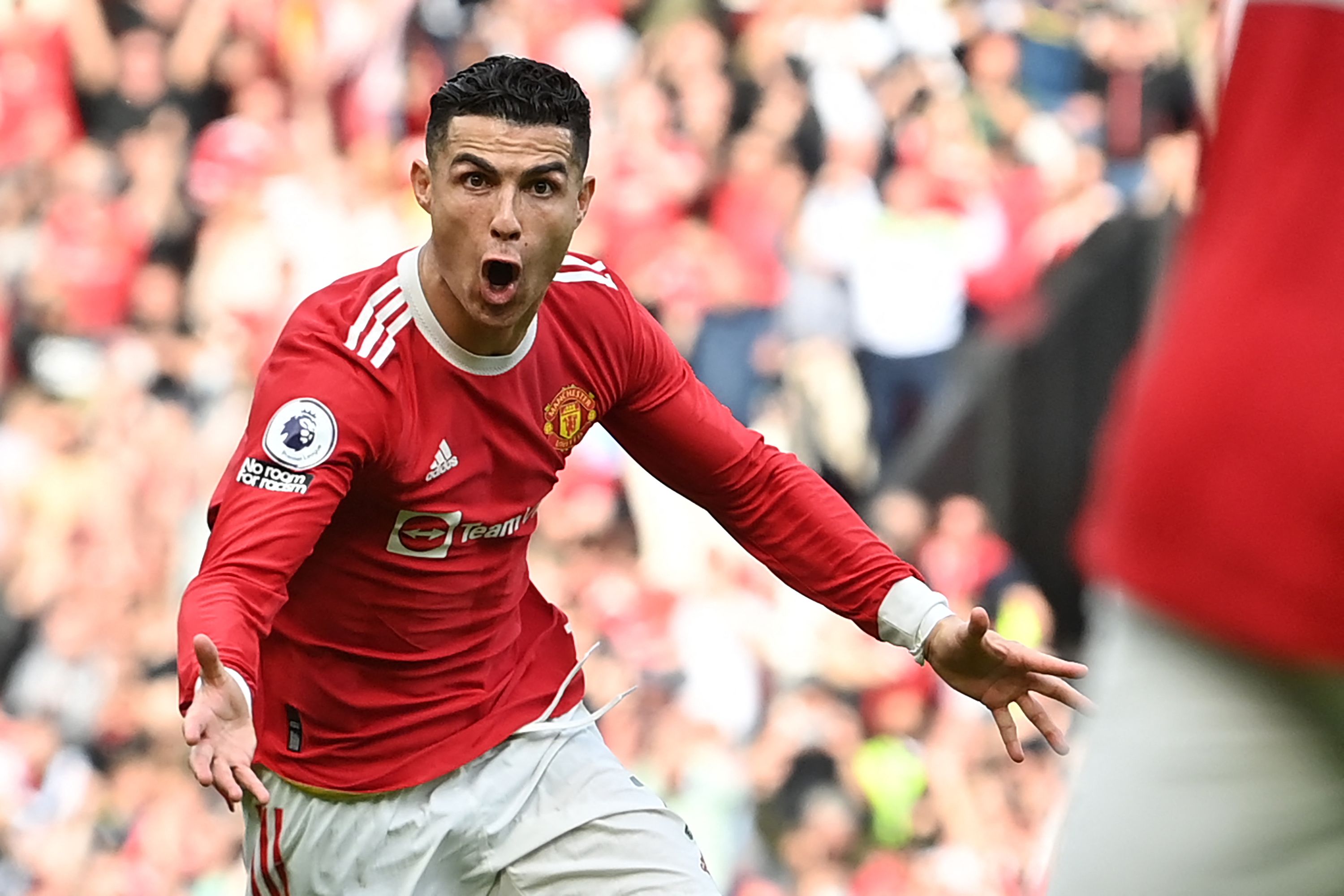 Manchester United legend hails Cristiano Ronaldo as 'GOAT' after his  stunning display in 4-3 win over Al-Duhail