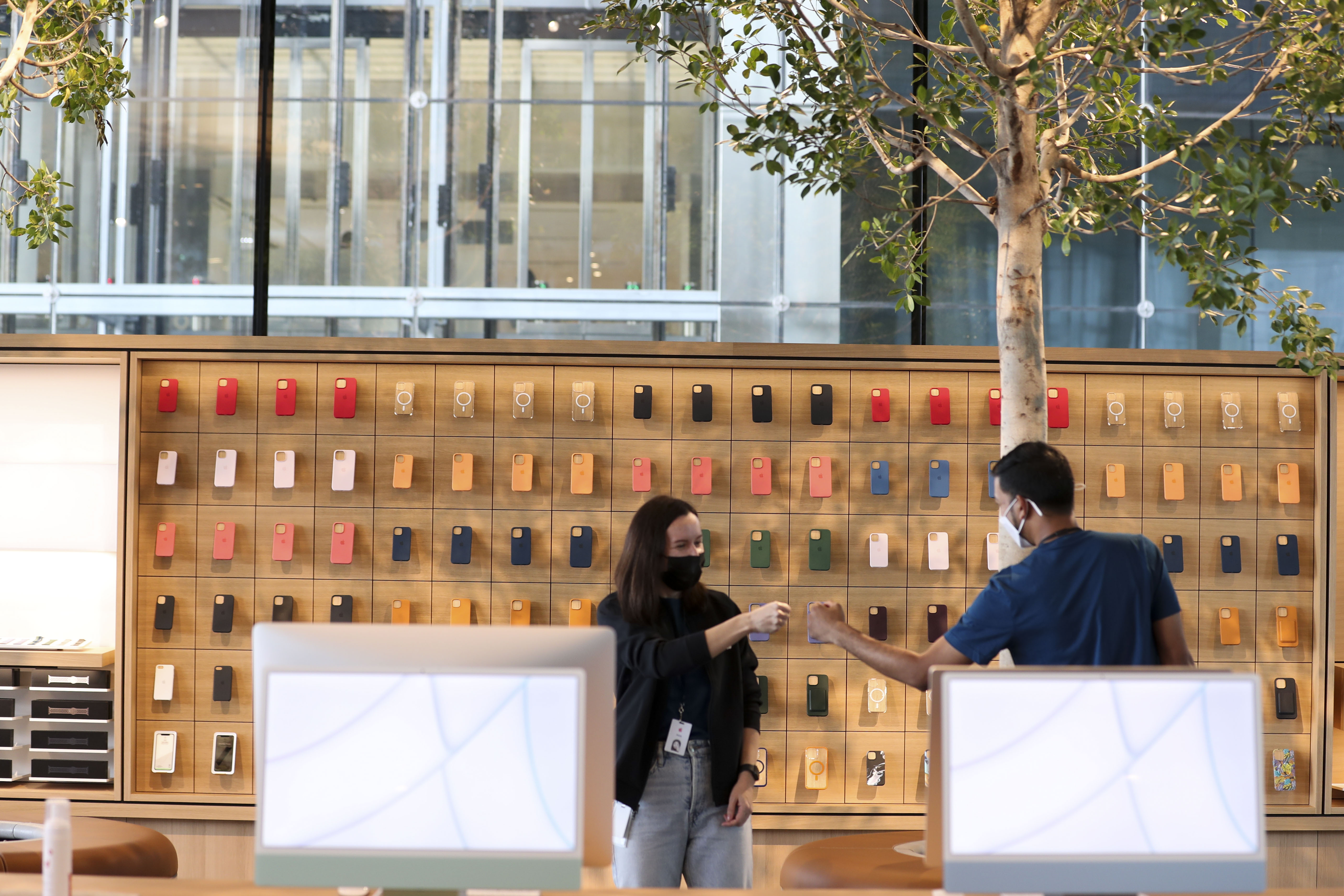 Apple Al Maryah Island opens Friday in the heart of Abu Dhabi - Apple