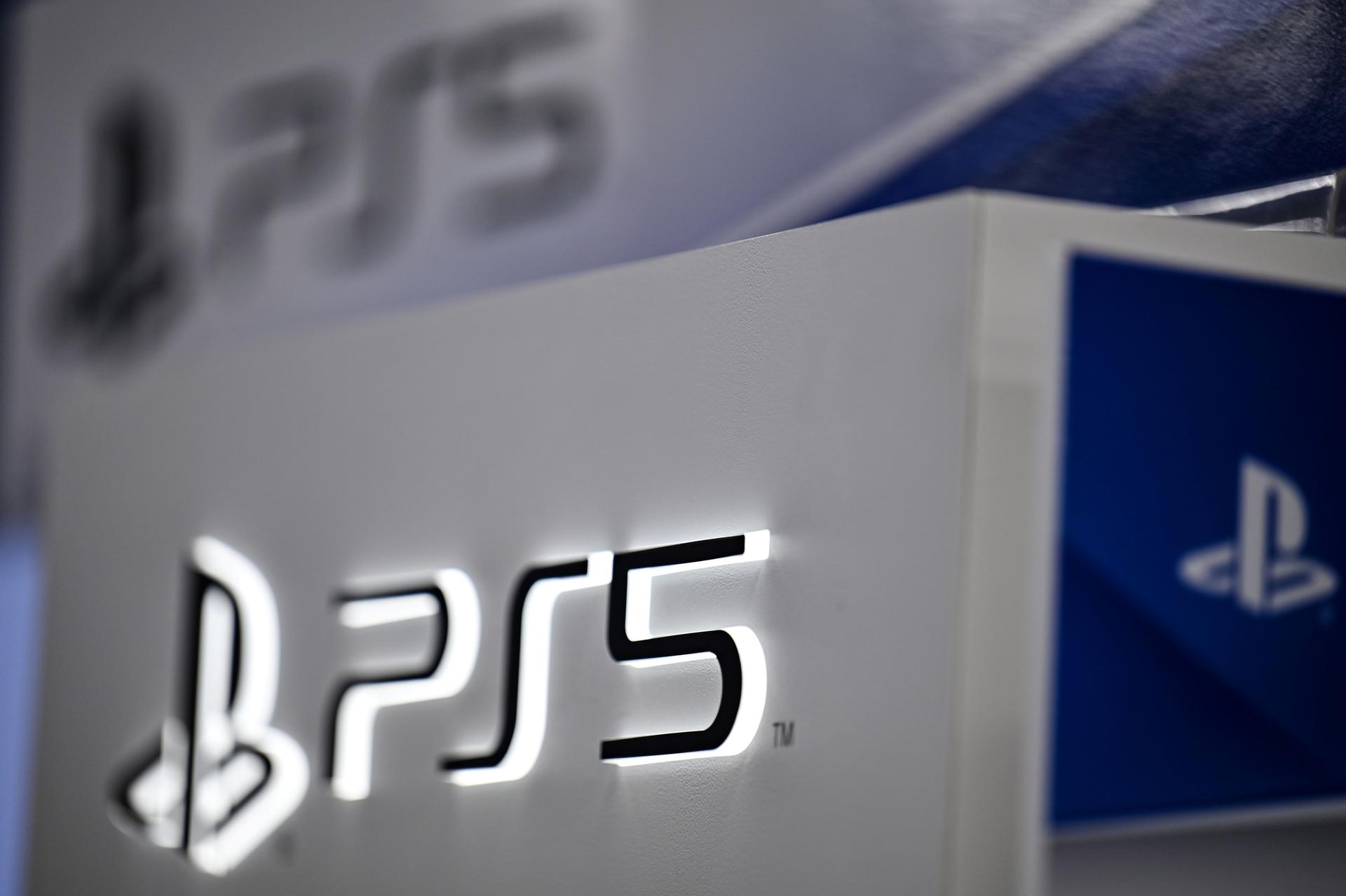 Parents and gamers frustrated as PS5 and Xbox stock sells out