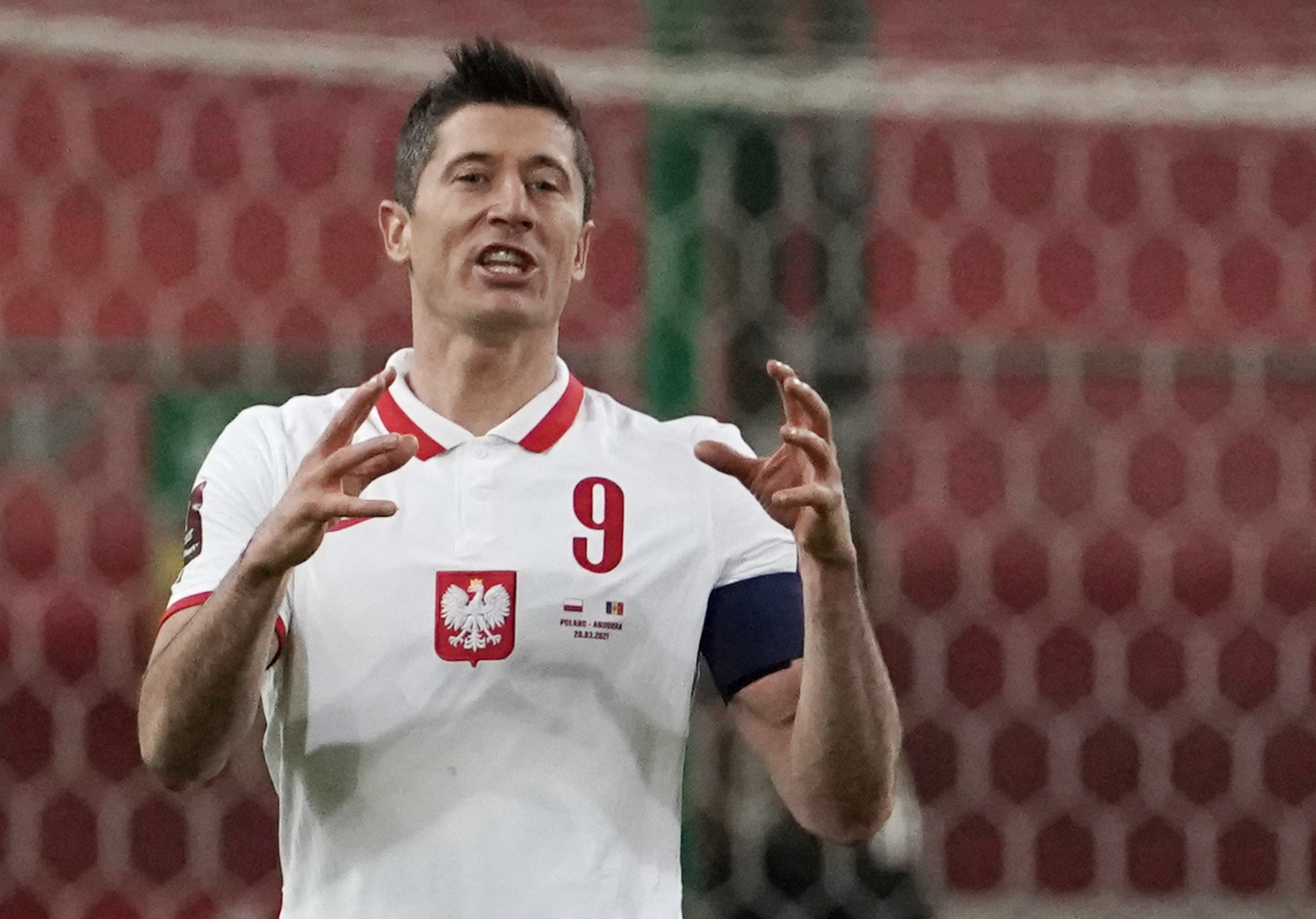 Doha, Qatar. 22nd Nov, 2022. Soccer: World Cup, Mexico - Poland,  Preliminary Round, Group C, Matchday 1, Stadium 974, Robert Lewandowski of  Poland walks across the field after exchanging team pennants. Credit: