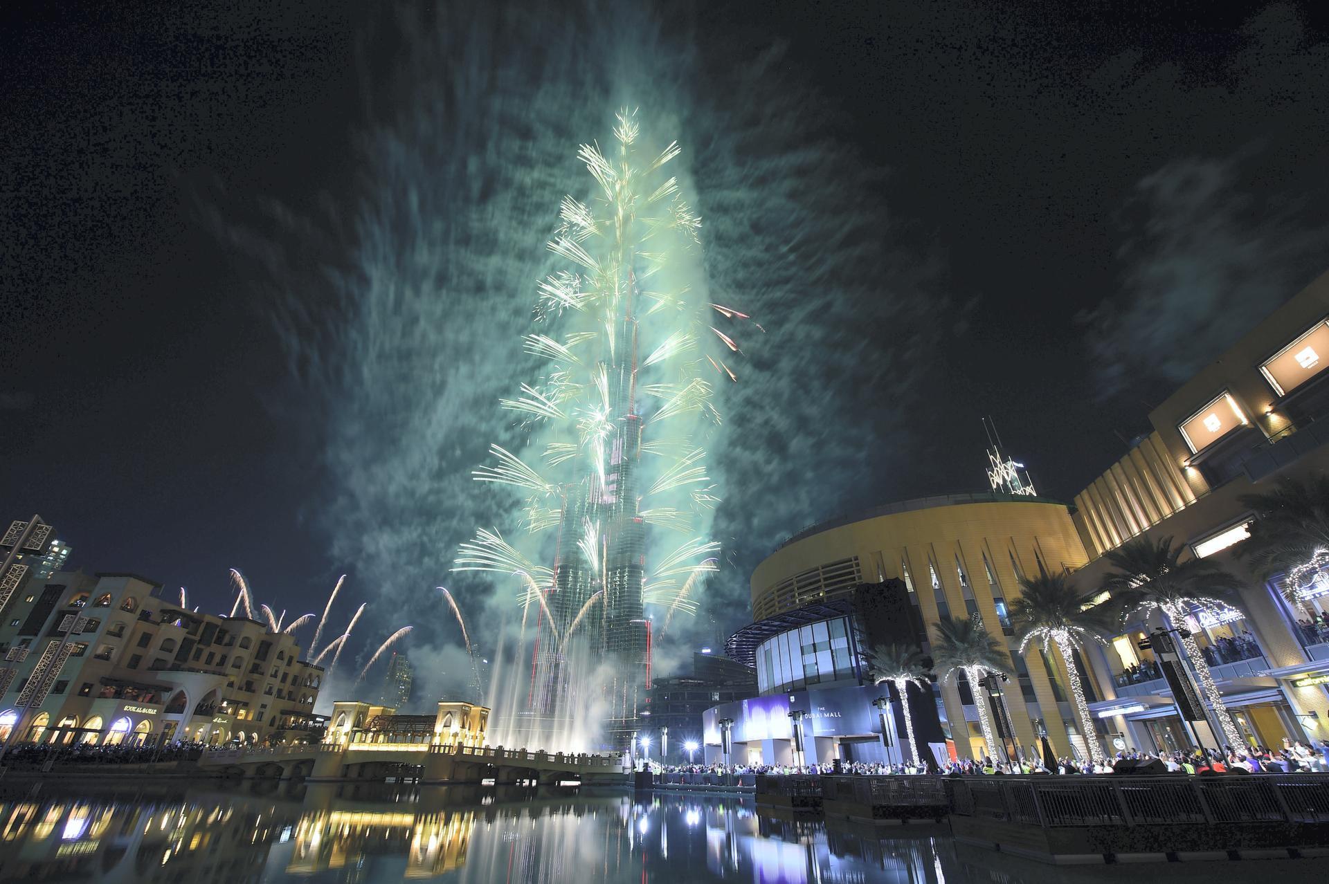 burj khalifa fireworks new year