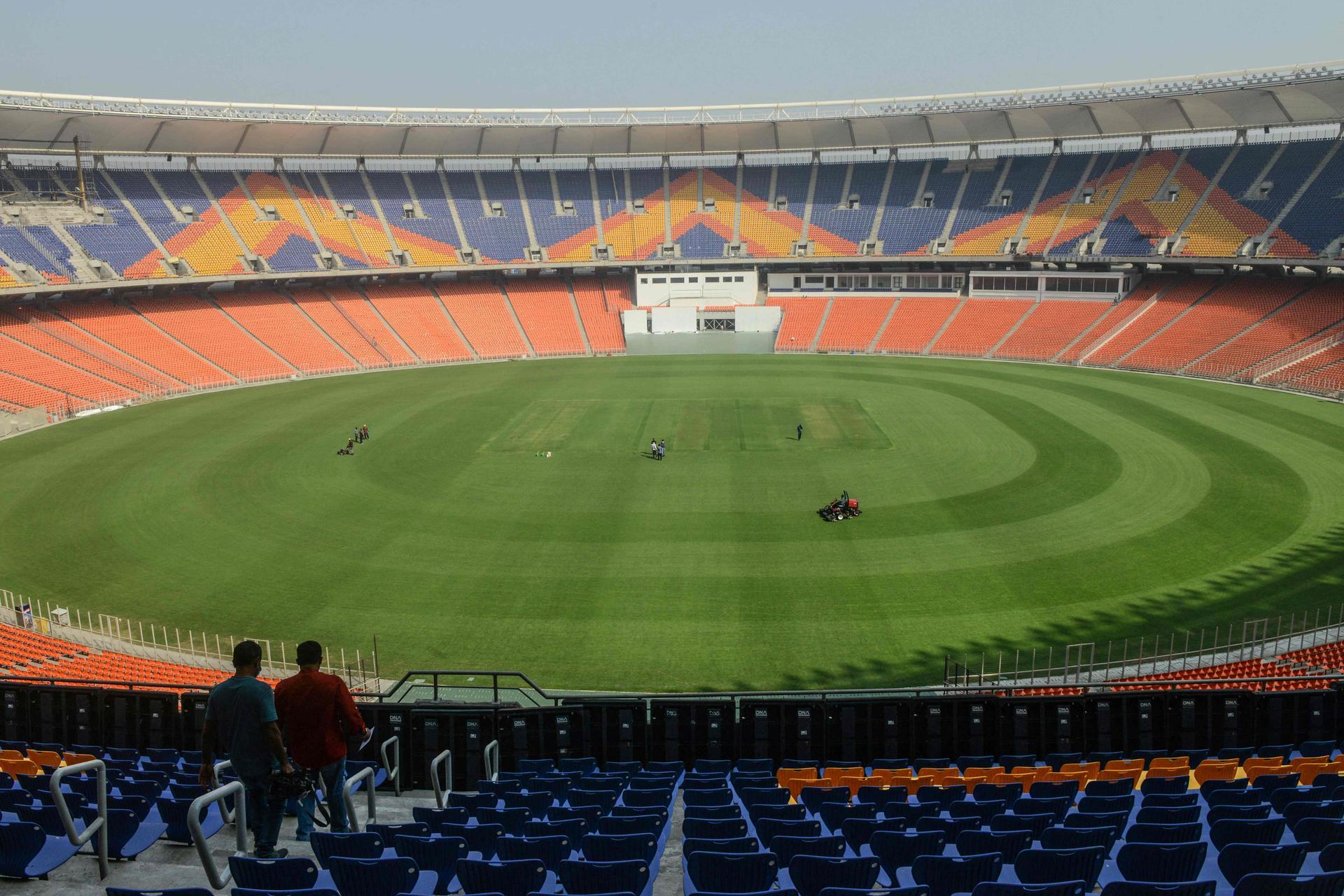 video of brian lara cricket stadium