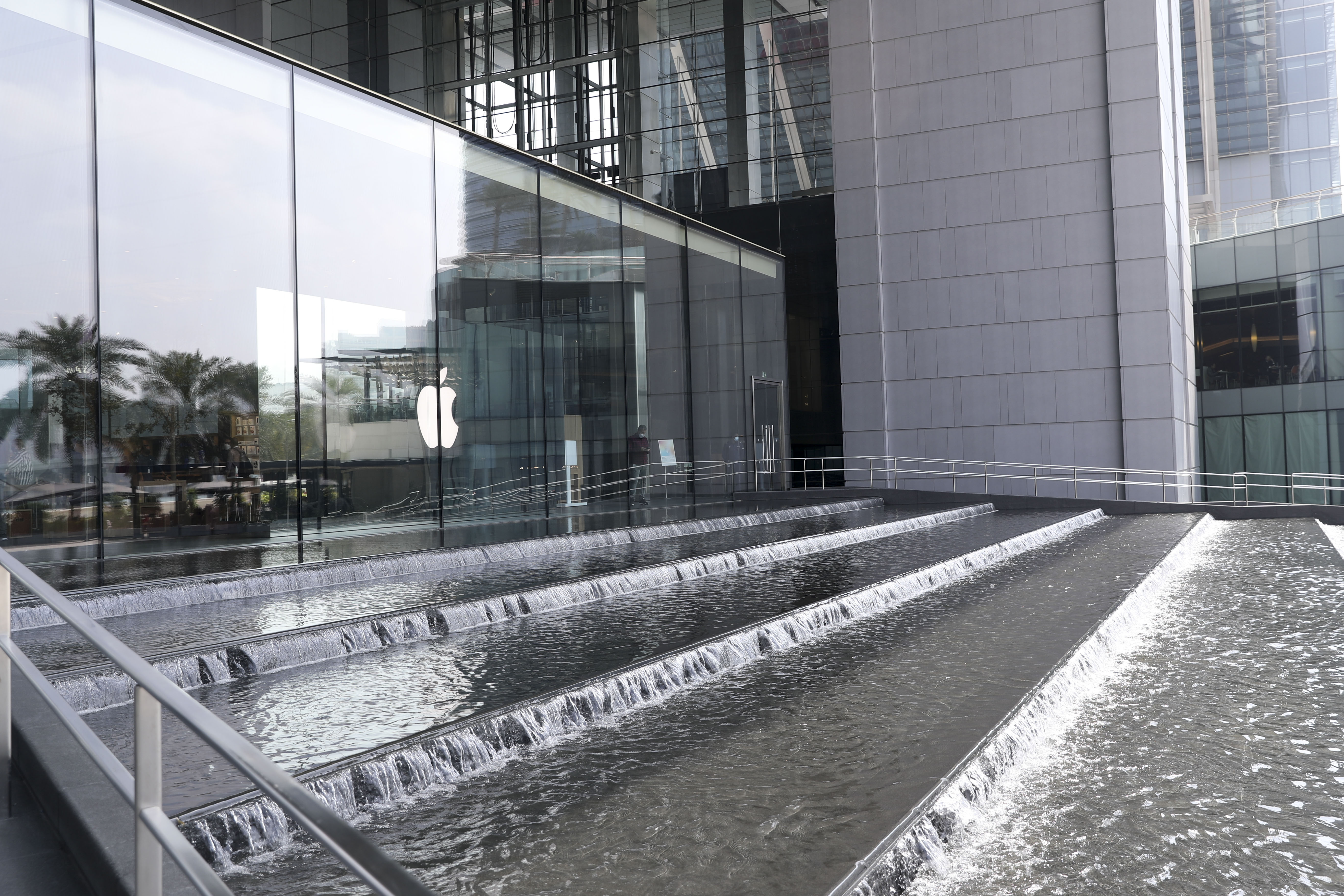 Apple Al Maryah Island opens Friday in the heart of Abu Dhabi - Apple