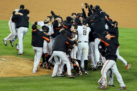 Marco Scutaro's 10th-inning RBI helps Giants complete sweep, claim