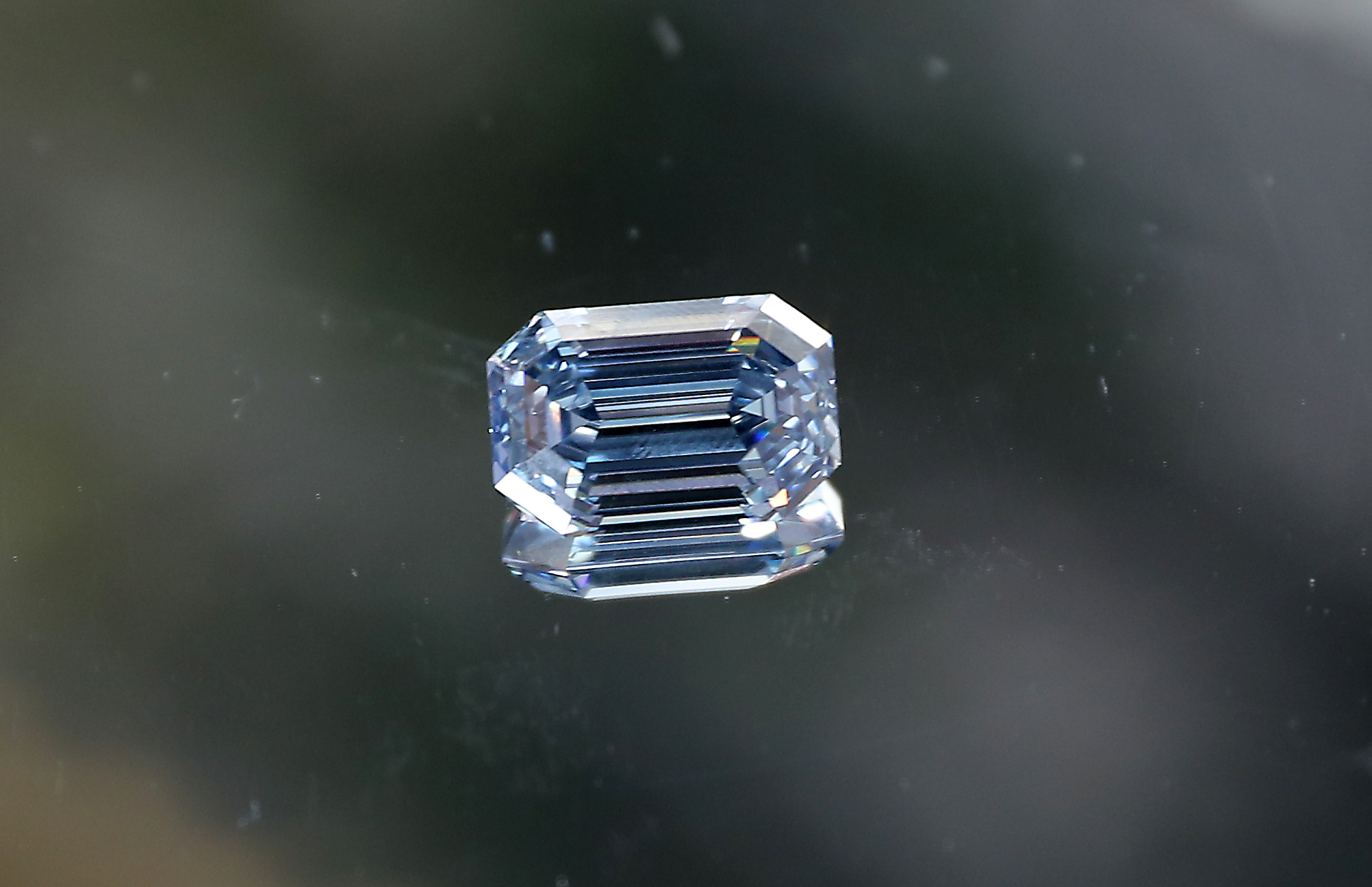 De Beers and Diacore purchase an exceptional 40 carat blue diamond