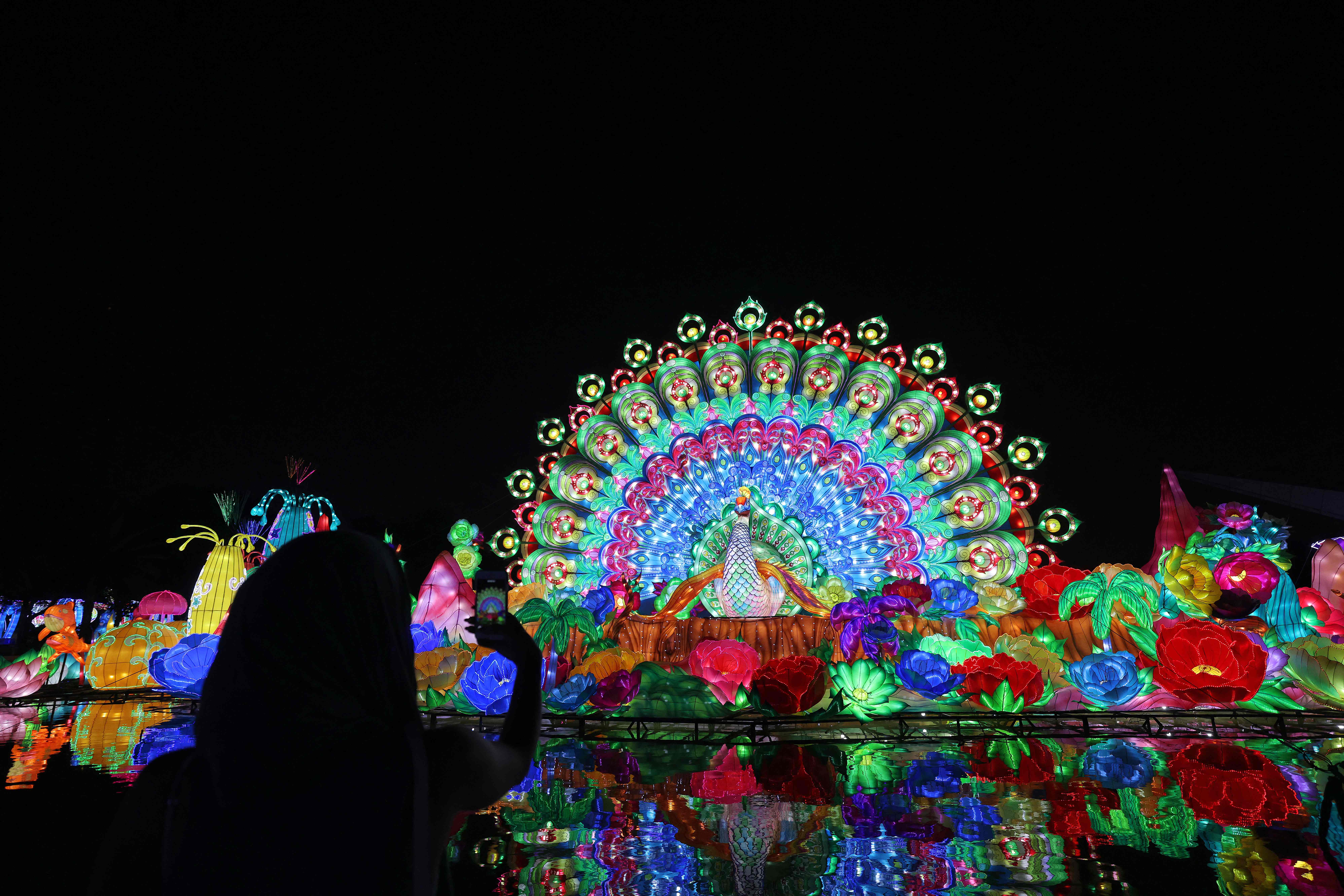 Dubai Garden Glow Lights Up For Its Seventh Season With A New Safari Section Dubai Garden Glow Lights Up For Its Seventh Season With A New Safari Section