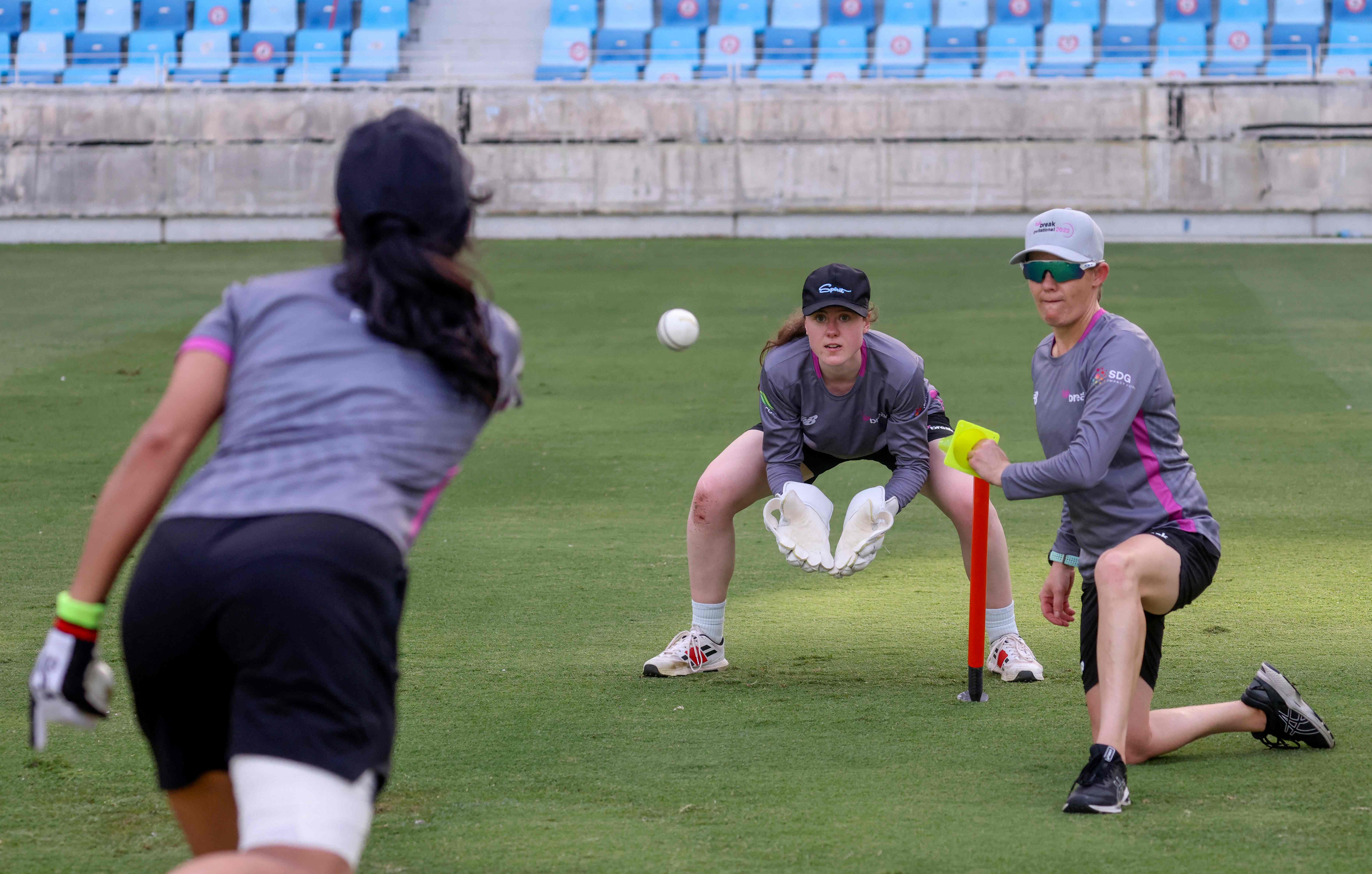 Warriors' Sarah Bryce catches the ball. AFP