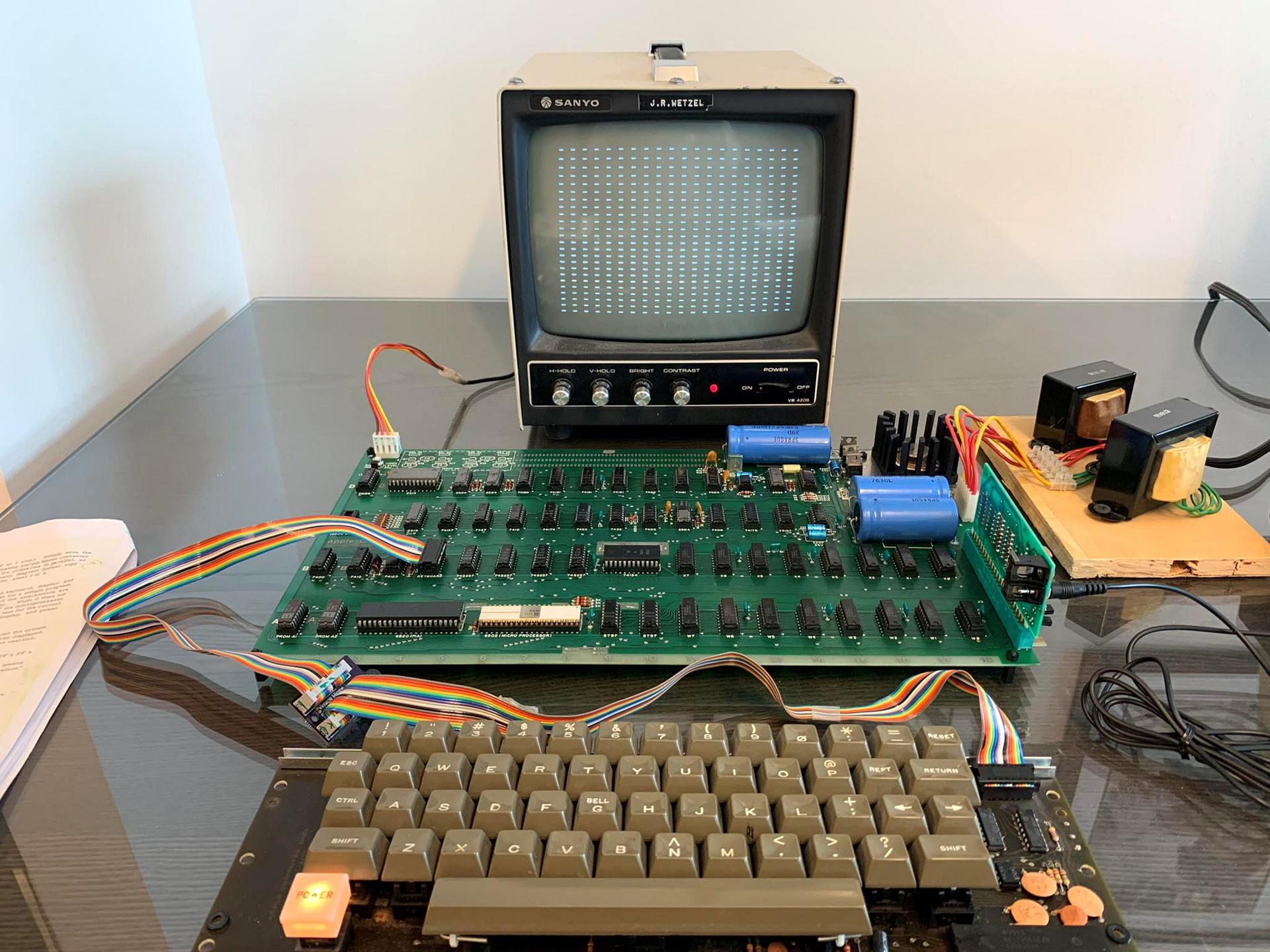 Original Apple-1 Computer Expected to Fetch $200,000 at Auction - The  Atlantic