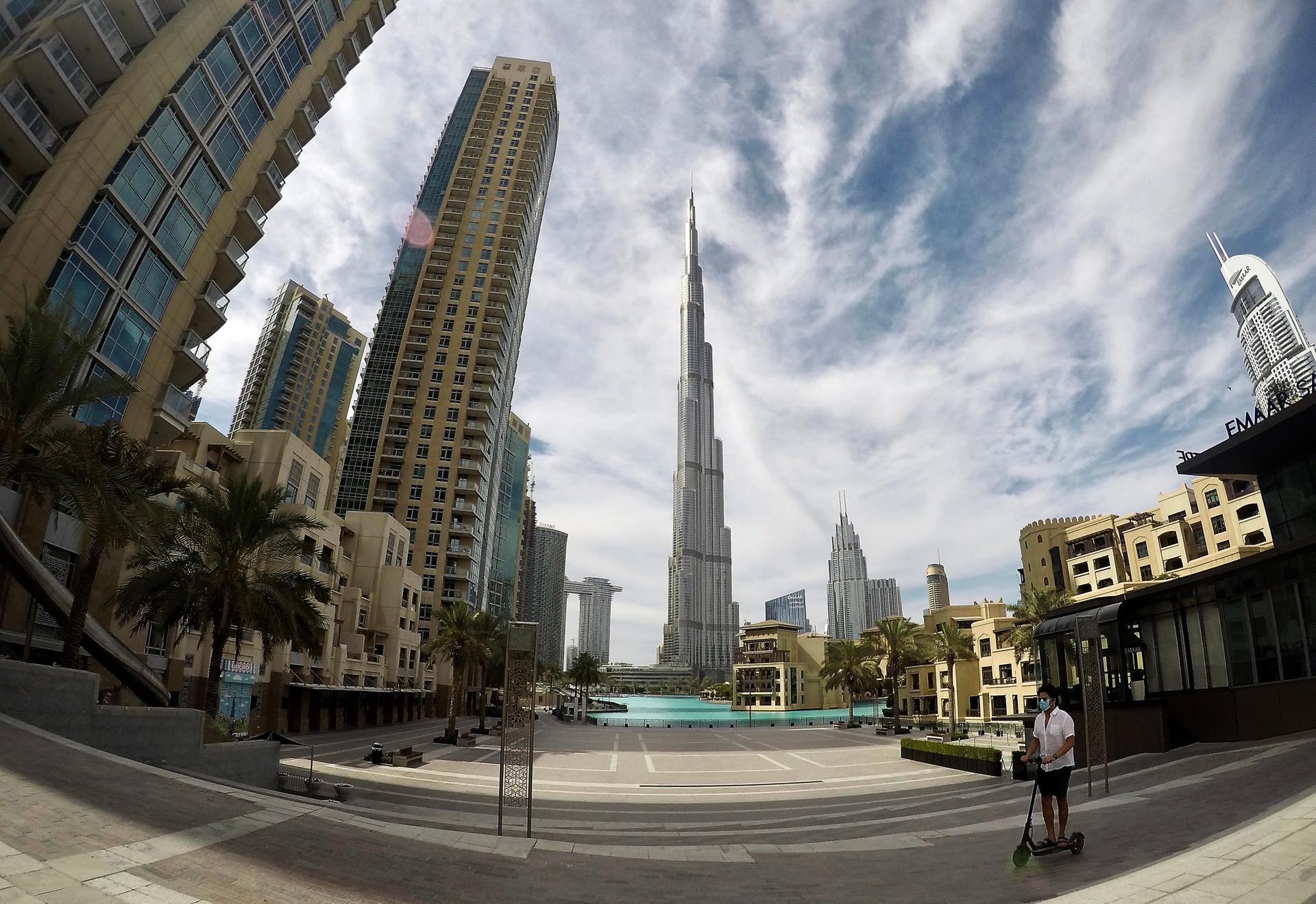 Emirates: Exploring the Wonders of the Arabian Peninsula