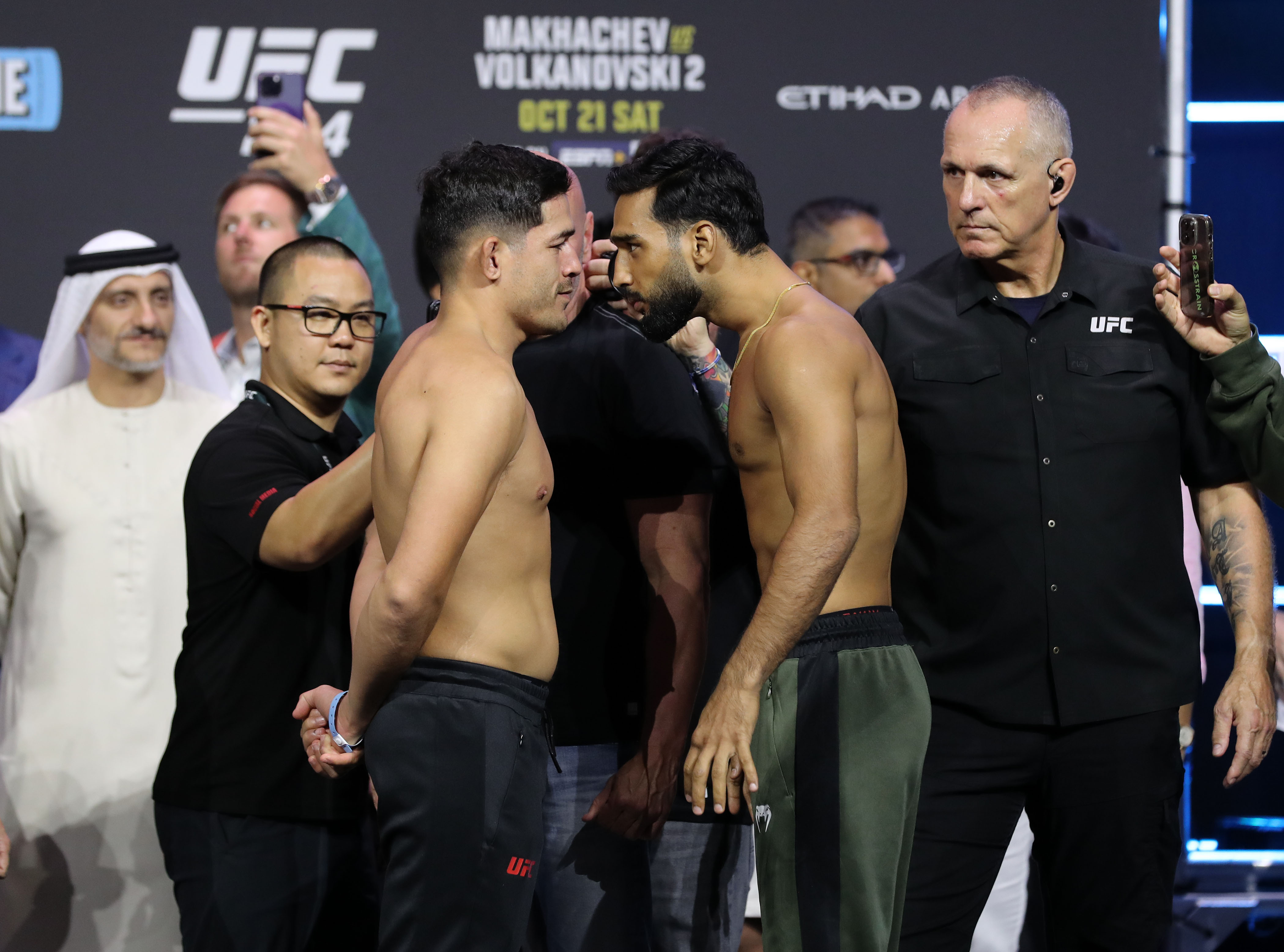 20Finishes on X: Islam 5 minutes after making weight in abu dhabi