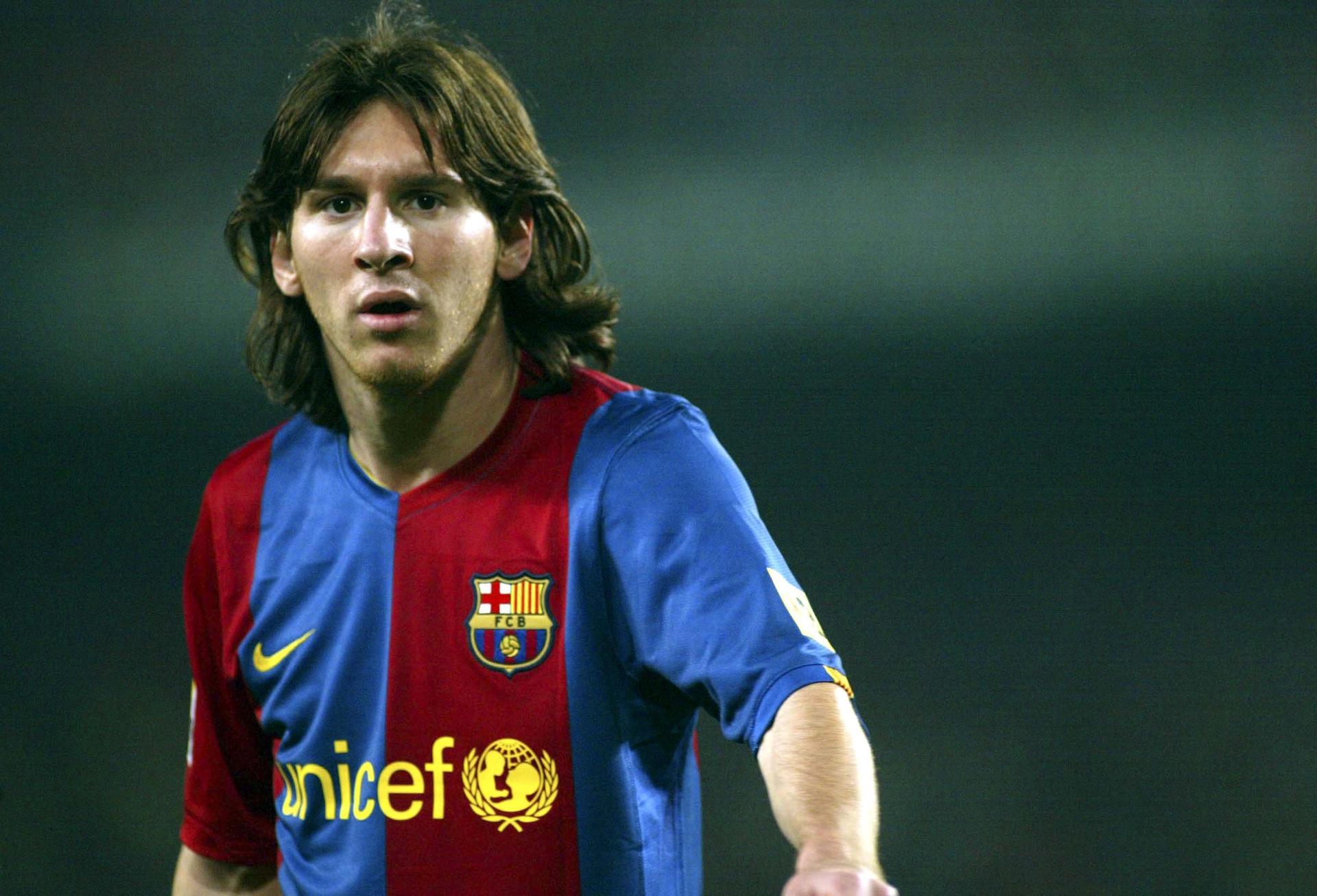 433 on Twitter Long hair Lionel Messi is the best Messi   httpstcodctVJozR2U  X