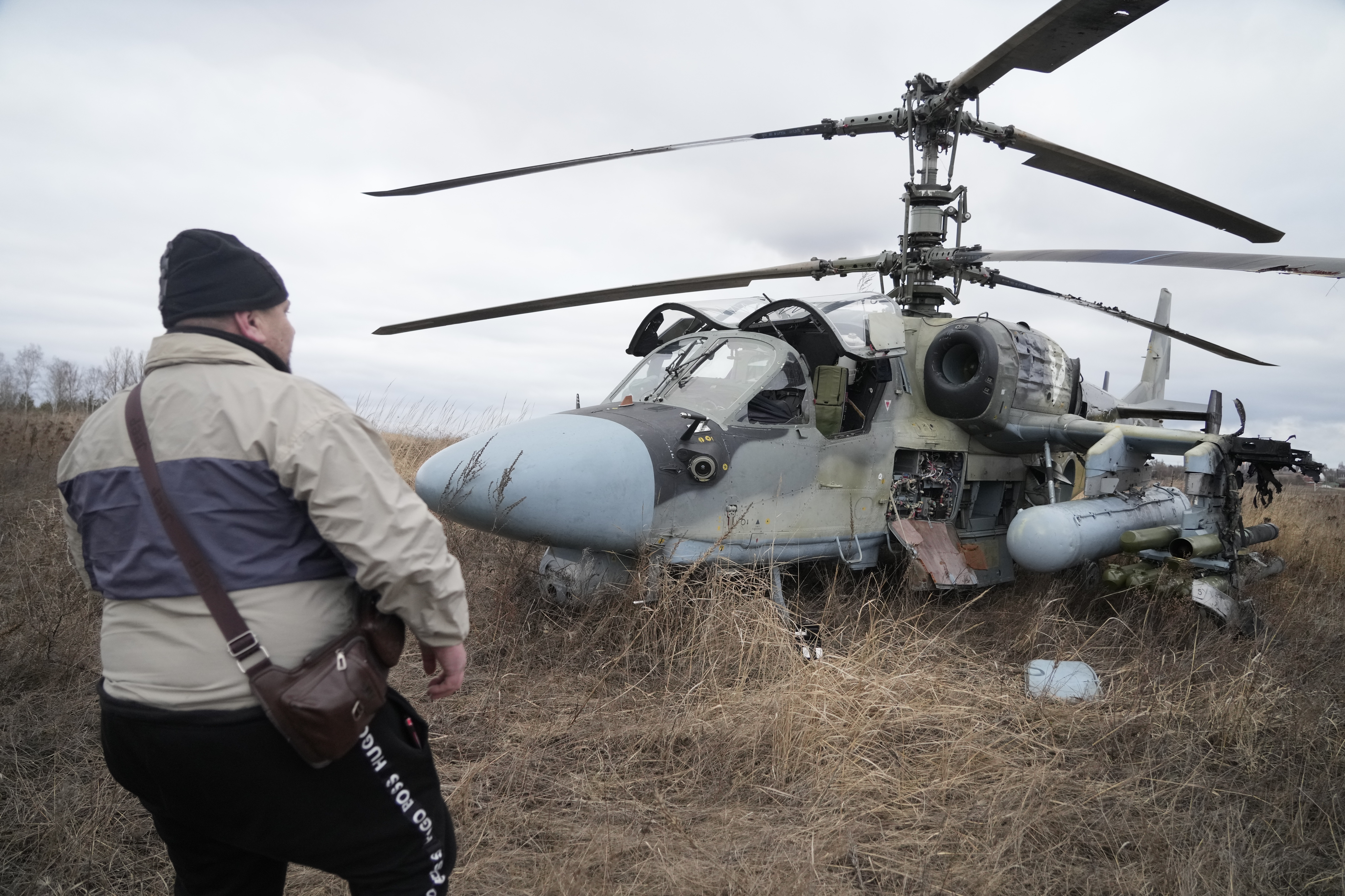 Вертолеты вчера. Ка-52 на Украине. Ка-52 Гостомель. Ка-52 вертолёт ВВС России. Пилот ка 52.
