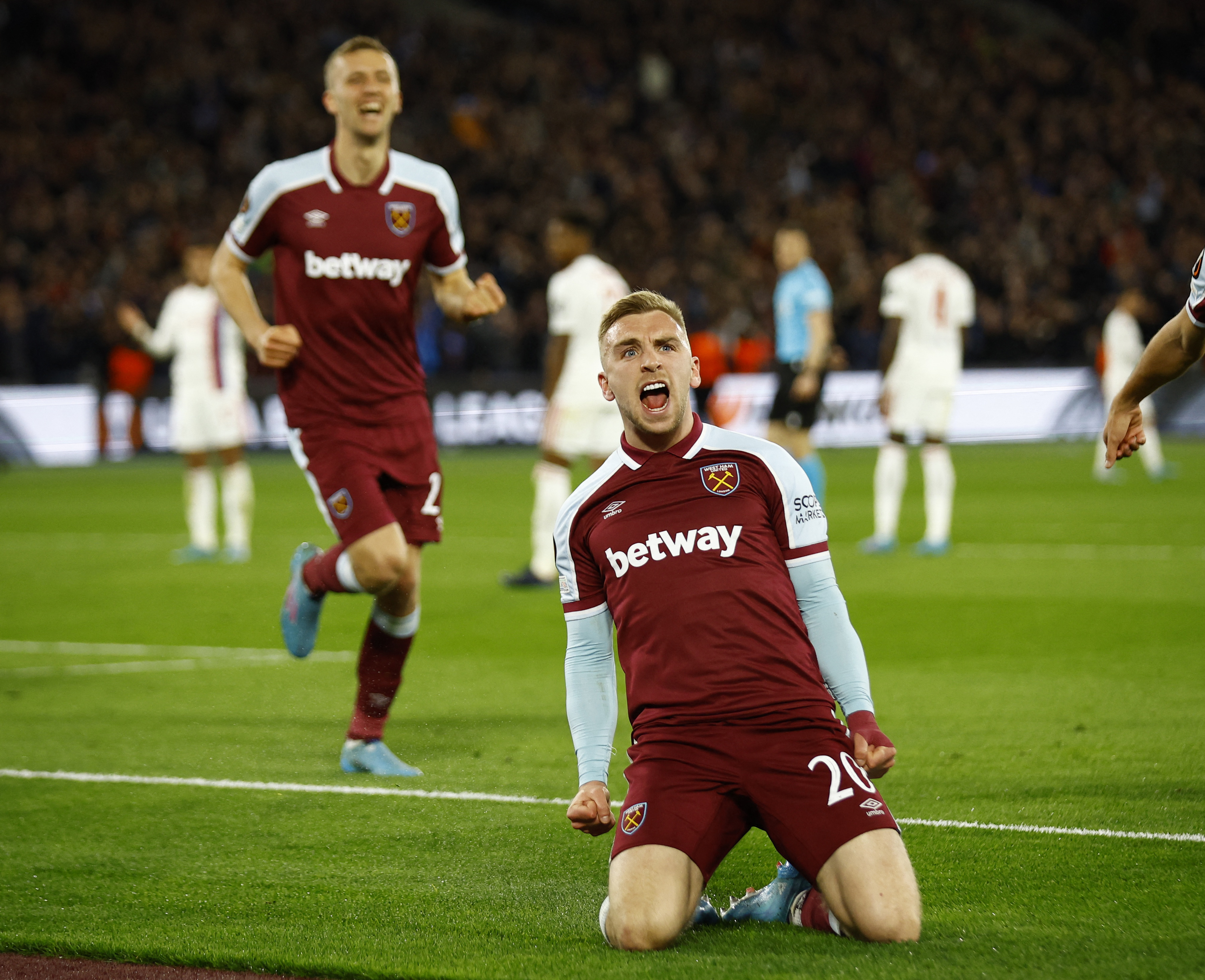 West Ham 1-1 Lyon: Ten-man Hammers hold French side to first-leg home draw  in Europa League quarter-final, Football News