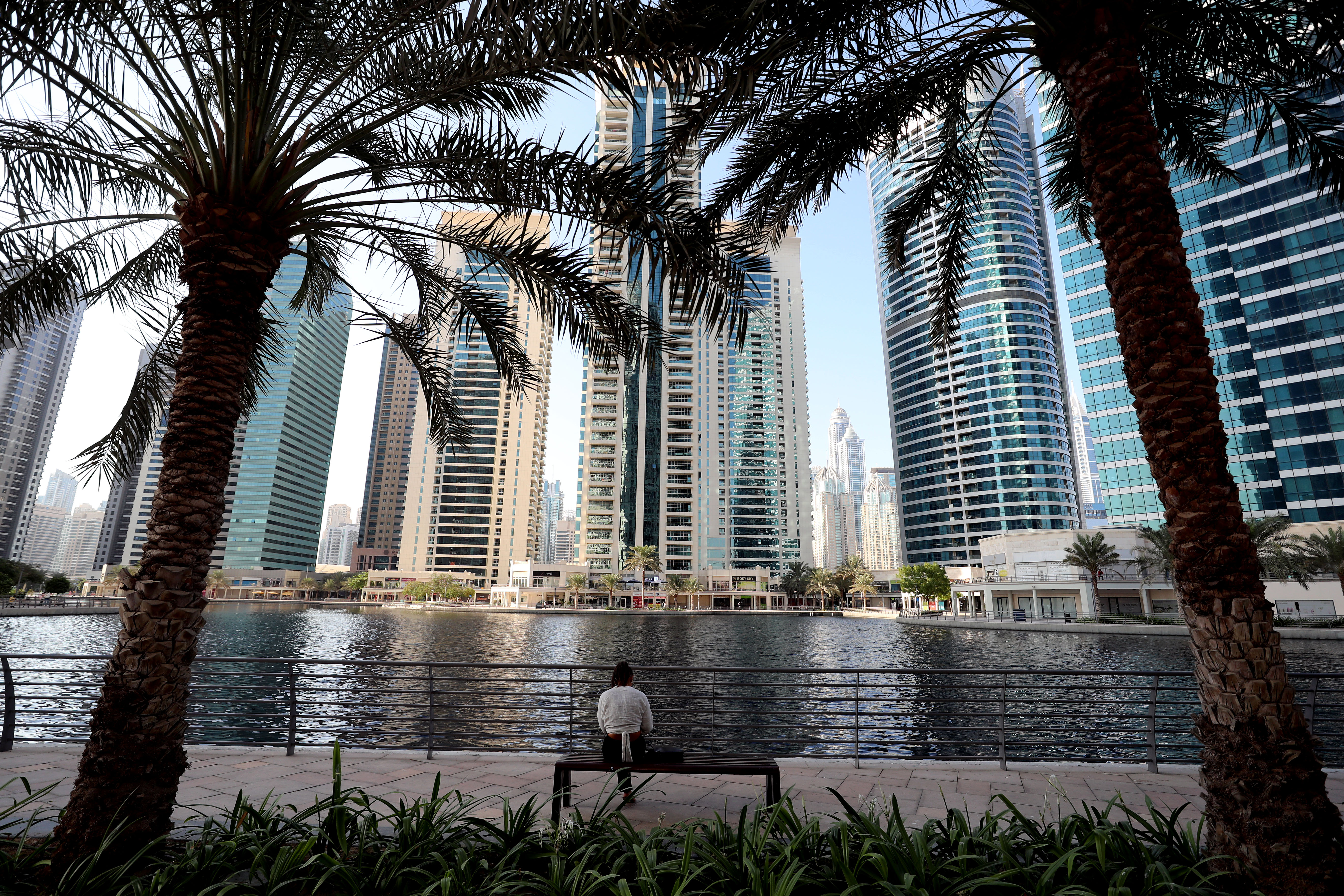 Signing the MOU and paying a booking fee for a Dubai property