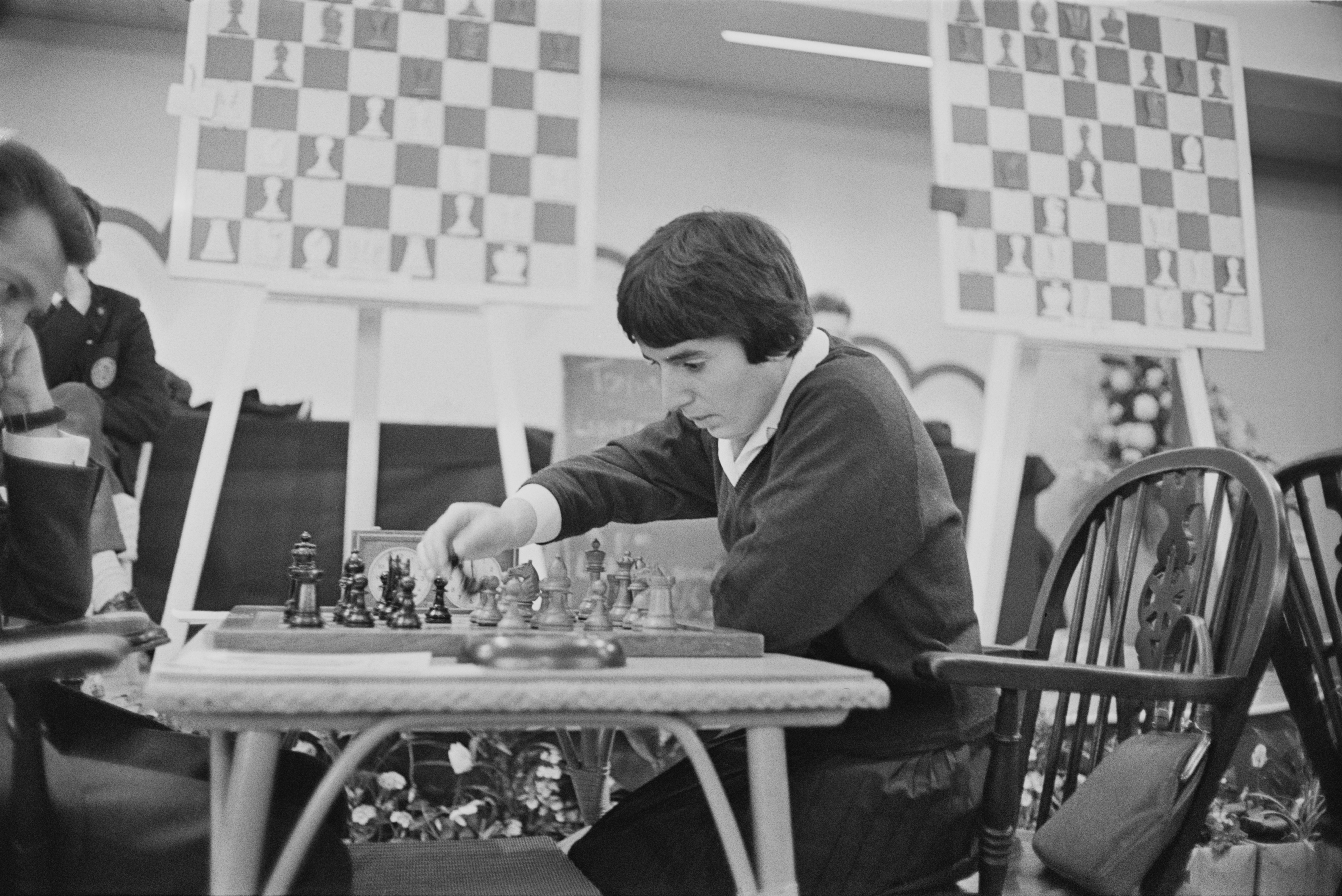 The Queen's Gambit': A Real-Life Chess Champion on Netflix's Addictive Hit