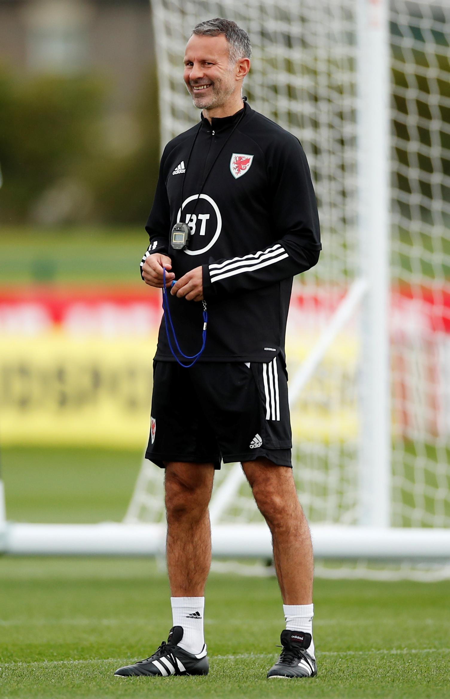 Gareth Bale leaves fans astonished after photo of him letting hair down on  Wales duty