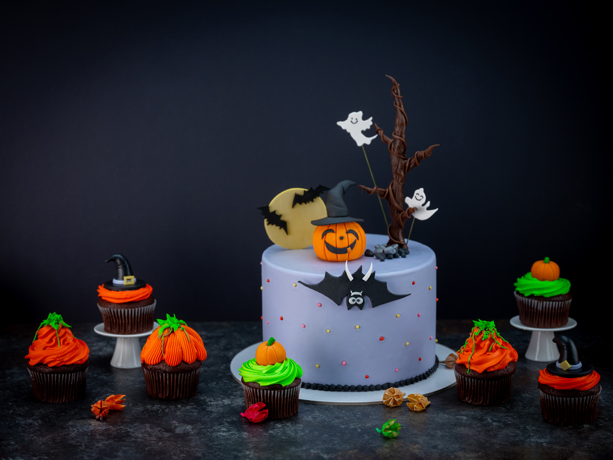 Spooky snacks for Halloween: Chocolate bats and monster cakes