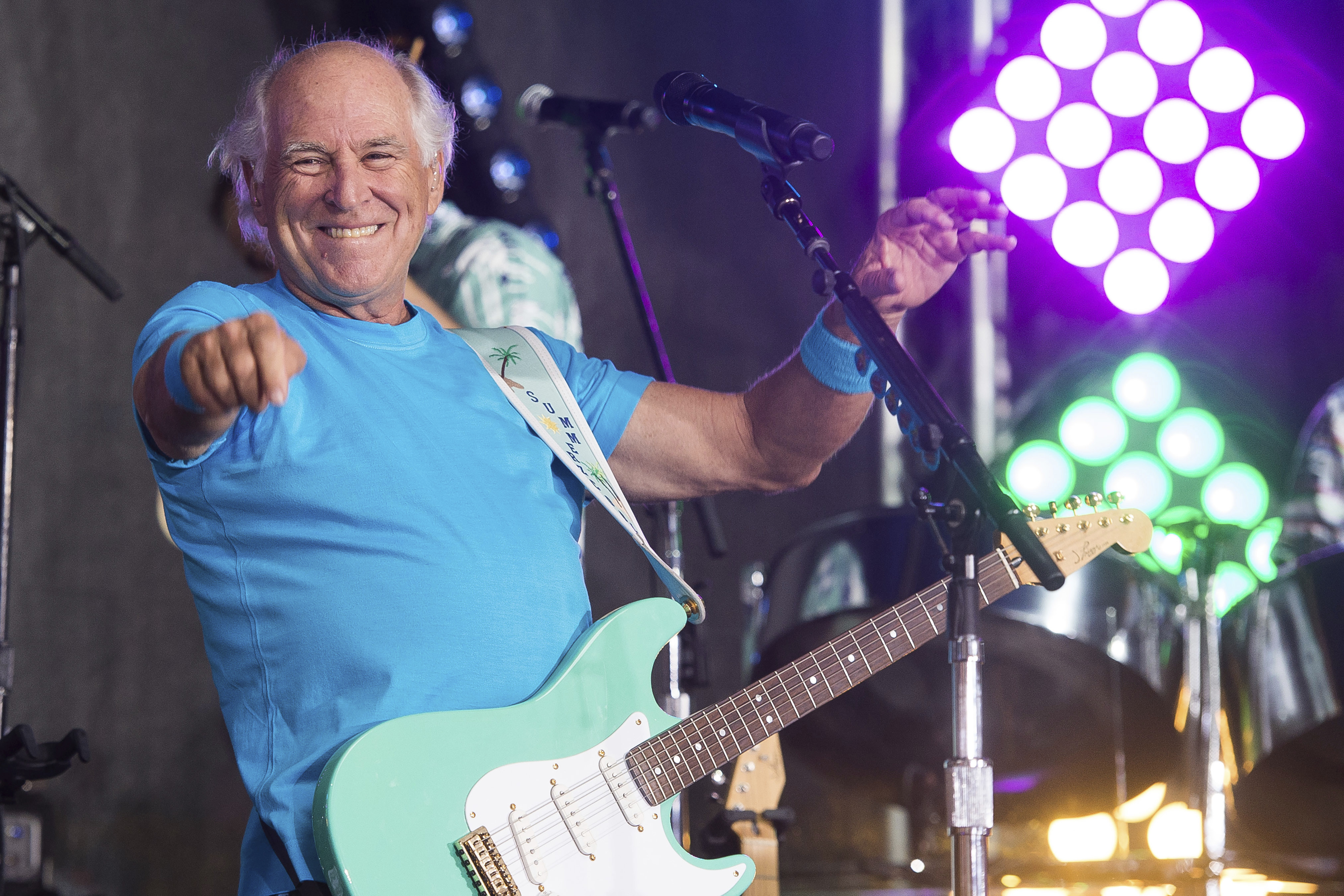 FILE - Jimmy Buffett thanks the capacity crowd at the Coffee