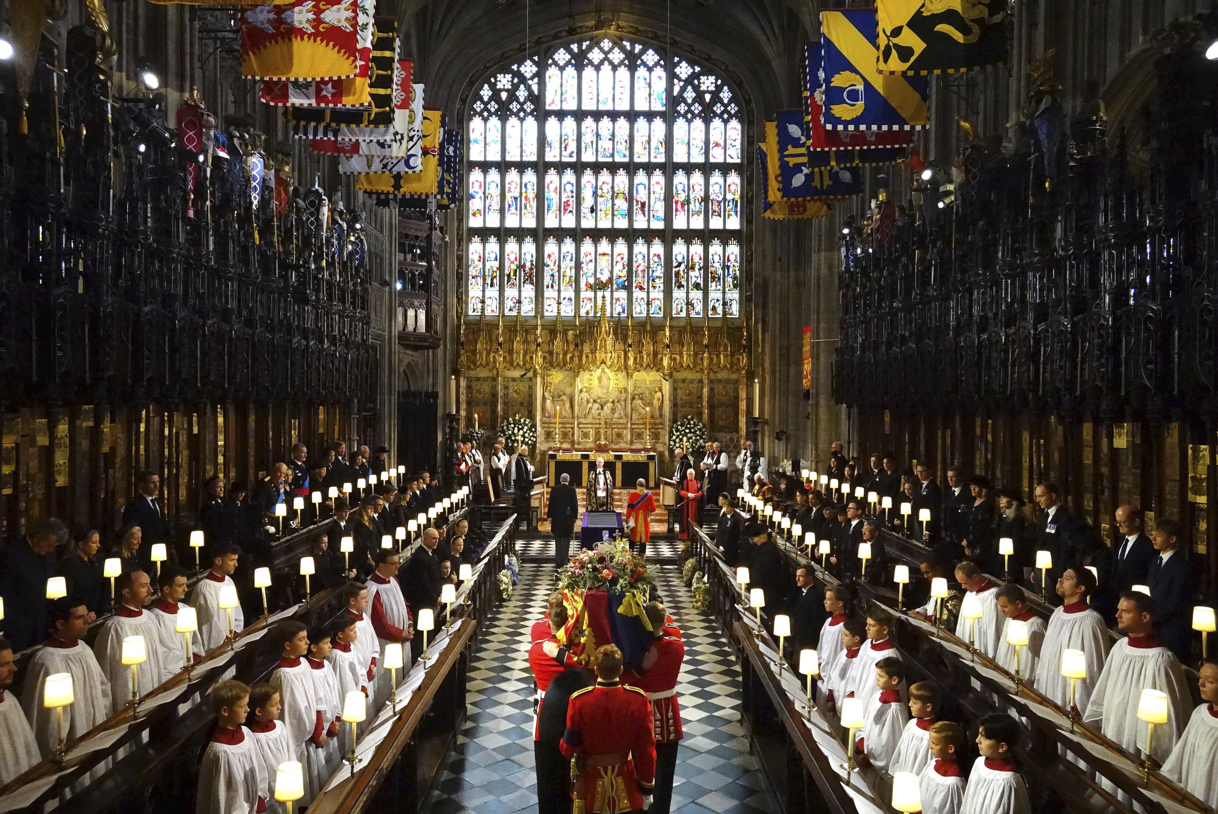 Medal For Queen's Pallbearer Fletcher Cox - Channel 103