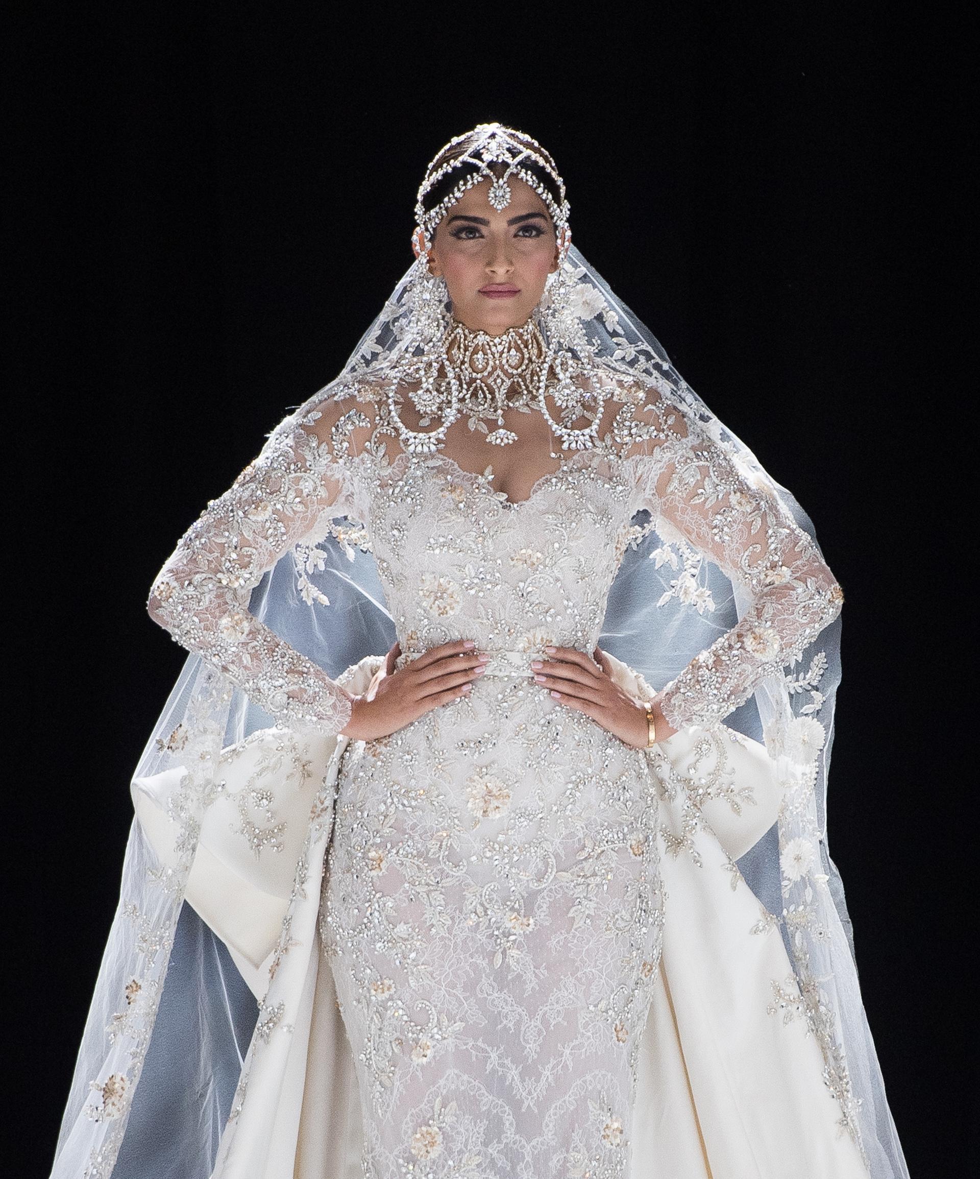 sonam kapoor wedding dress designer Sonam Goes Trendy In Designer Lehenga Zeenat Style
