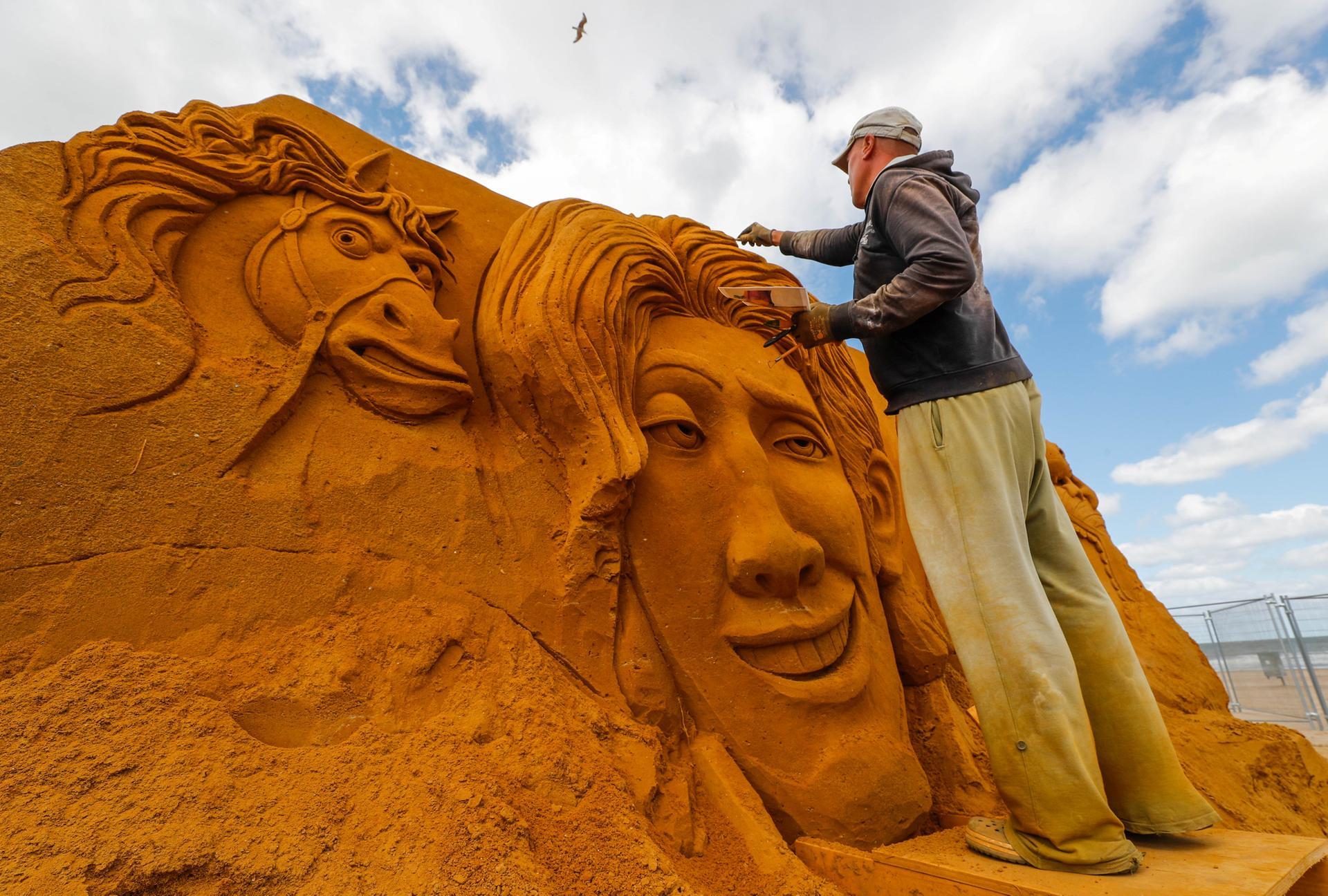 Sven and Christoff from the Disney Film Frozen, sand sculptures, Sand  Sculpture Festival Frozen Summer Sun, Oostende, West Flanders, Belgium,  Europe. - Album alb3865046
