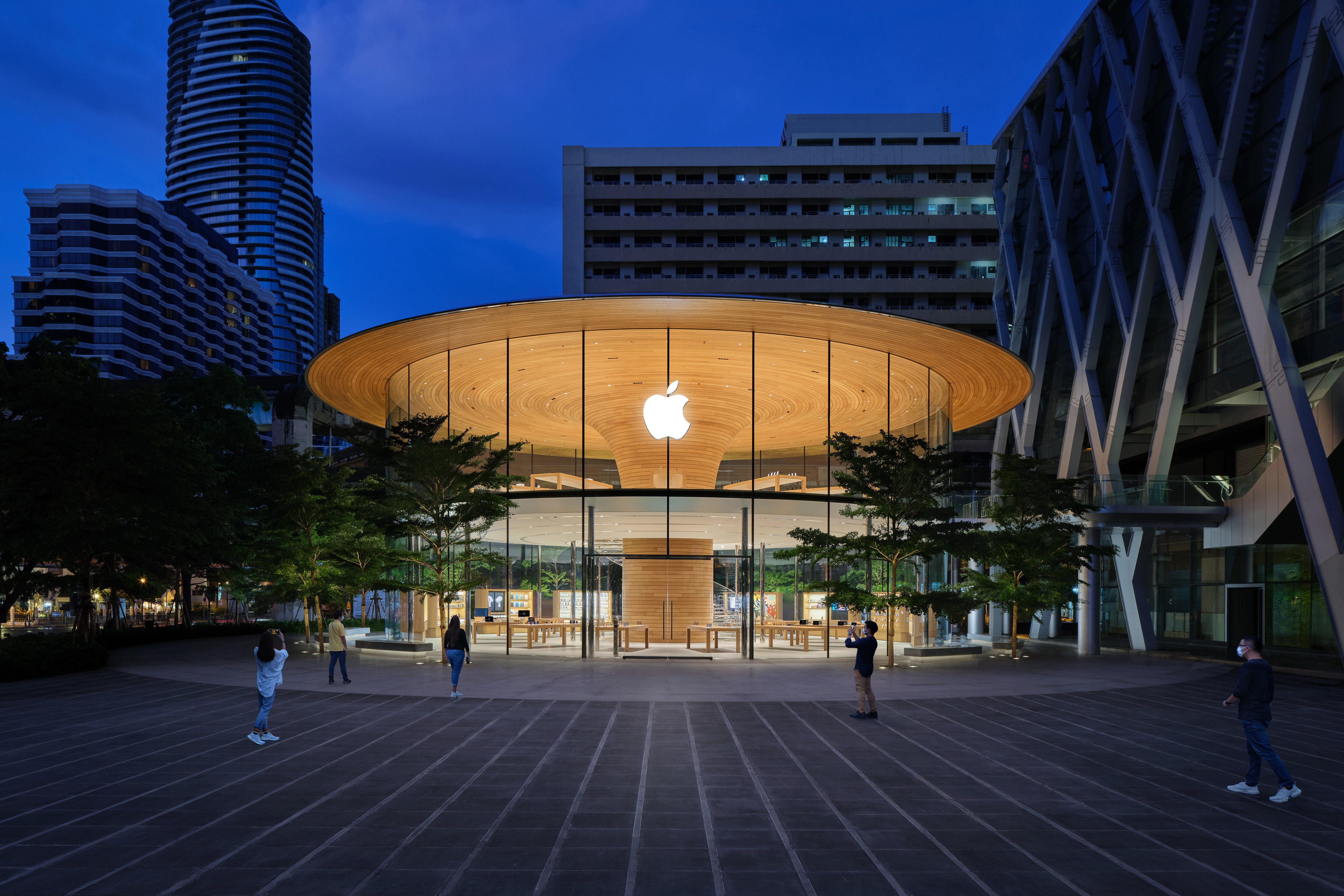 Marina Bay Sands Waterfront Apple Store - MLION Corporation