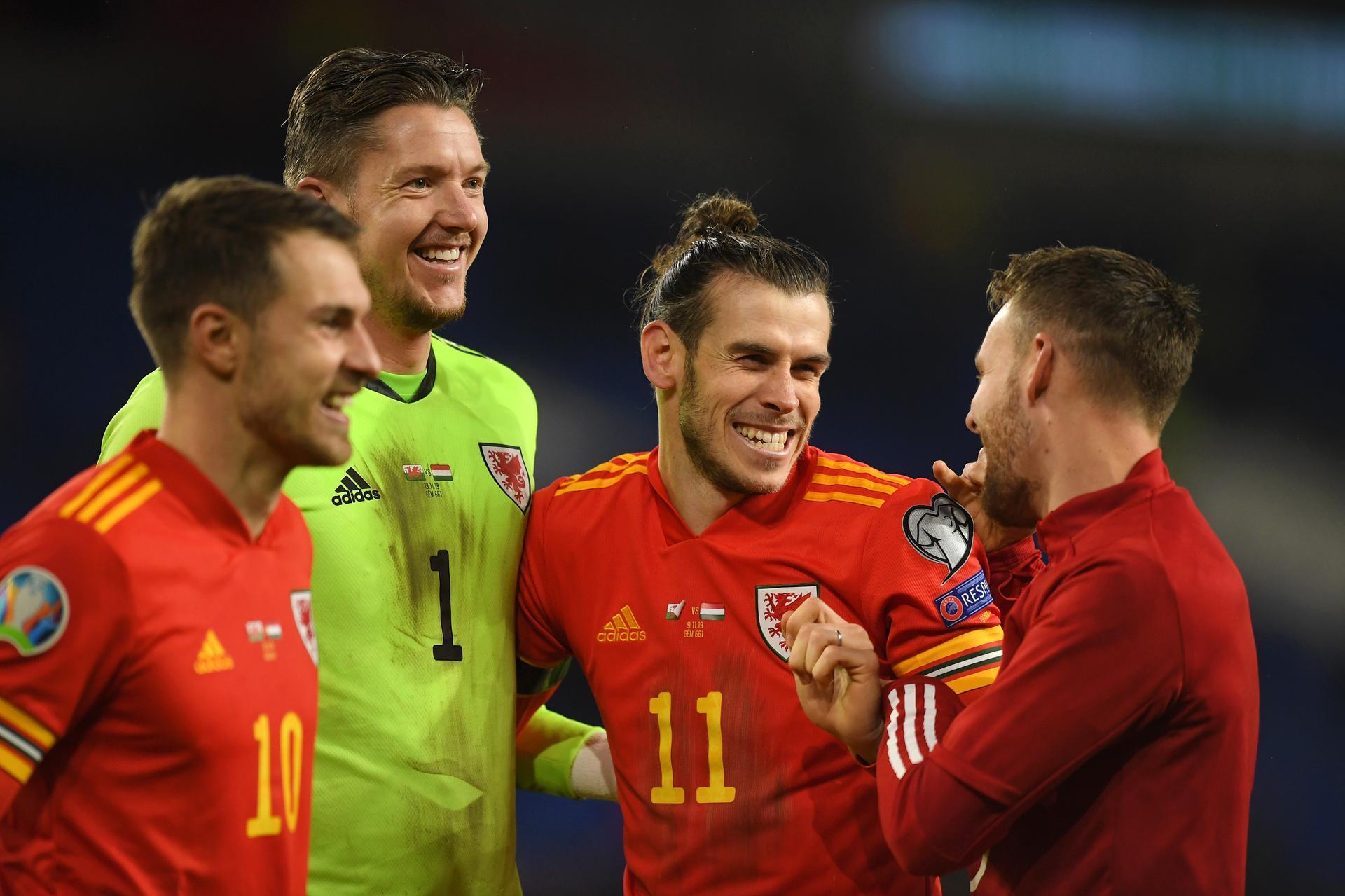 Ryan Giggs defends Gareth Bale's 'Wales Golf Madrid' flag, Football News