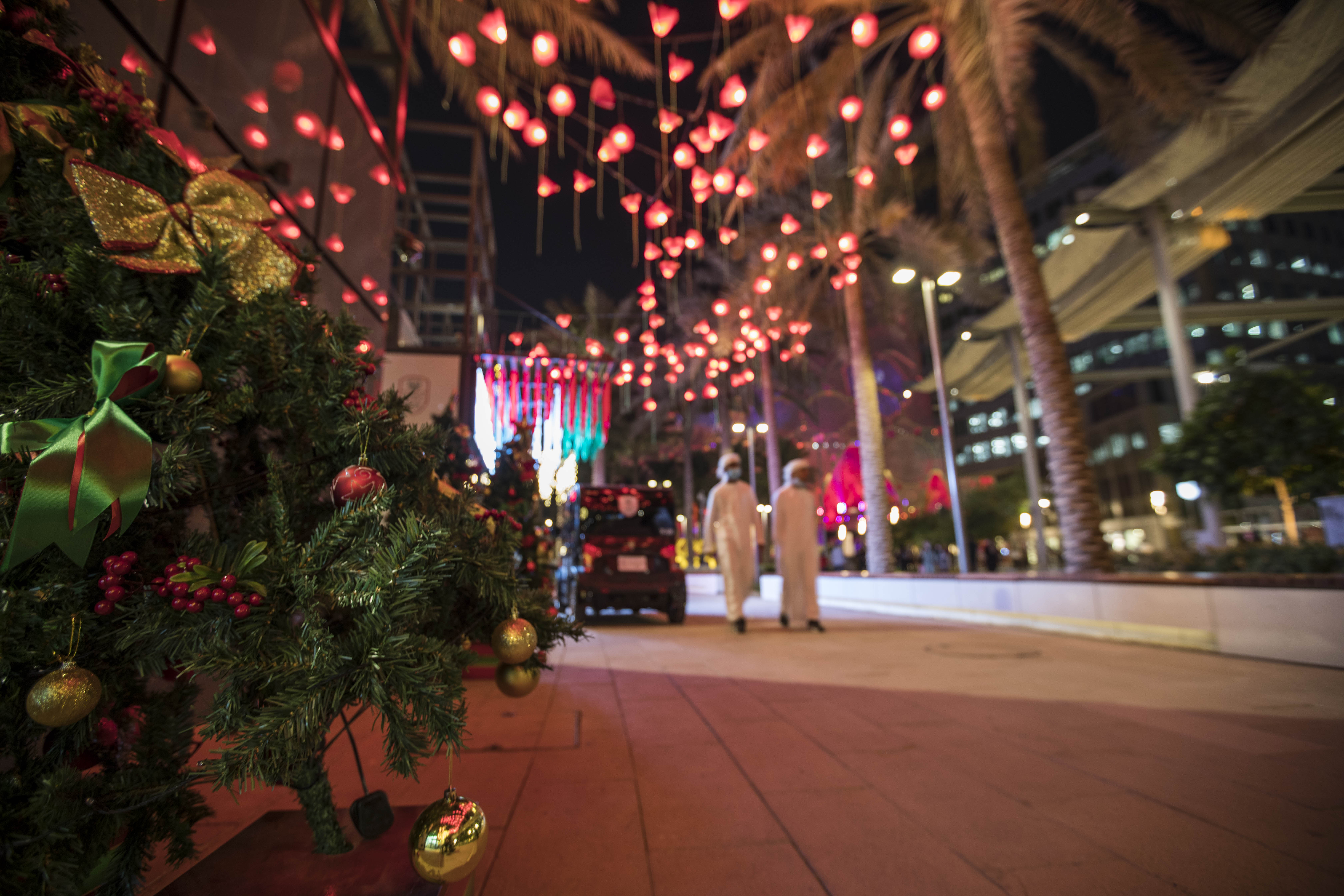 Christmas Light Expo 2022 Watch: Dazzling Christmas Tree Completes Al Wasl 'Snow Globe' At Expo 2020  Dubai