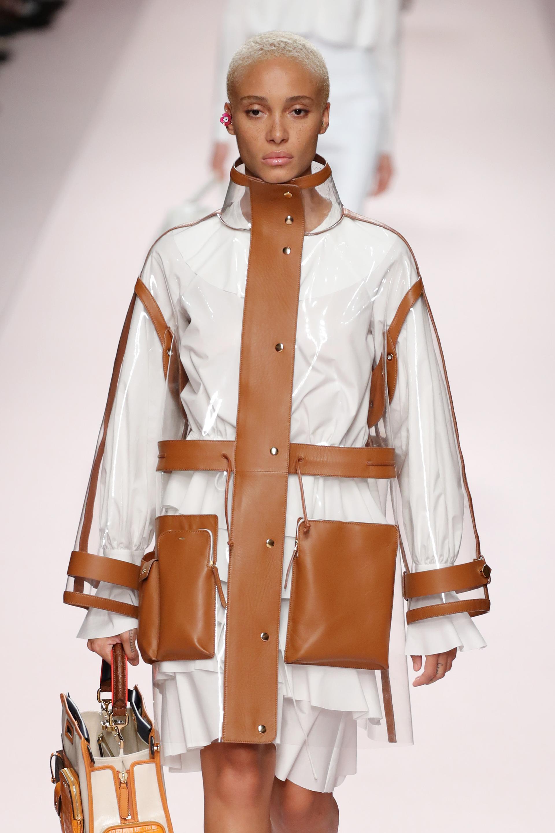 ルック モデルA / LOOK MODEL A Model Of The Year – Adut Akech - Red Carpet Fashion Awards