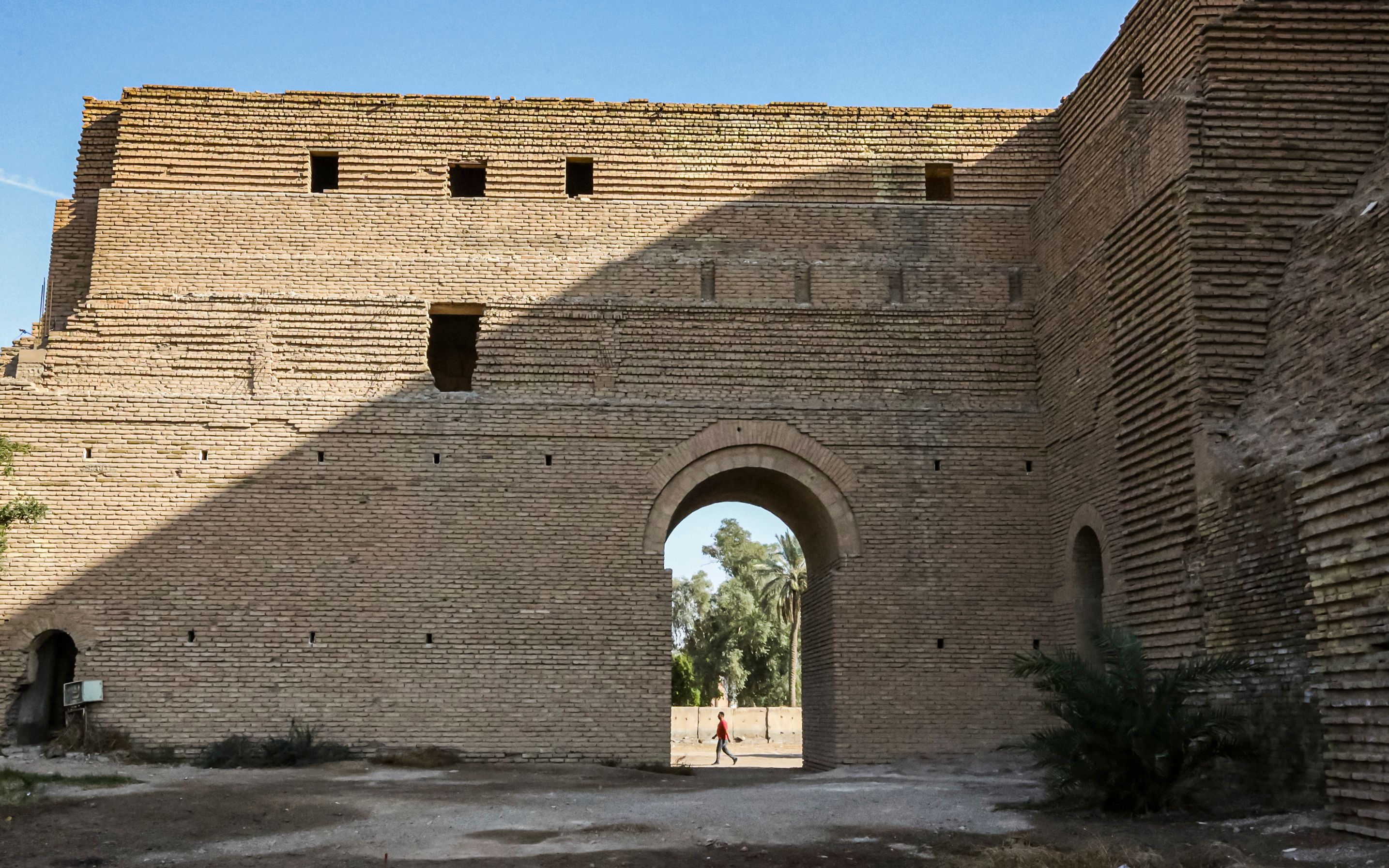 Iraq's historic Arch of Ctesiphon undergoes restoration work | The