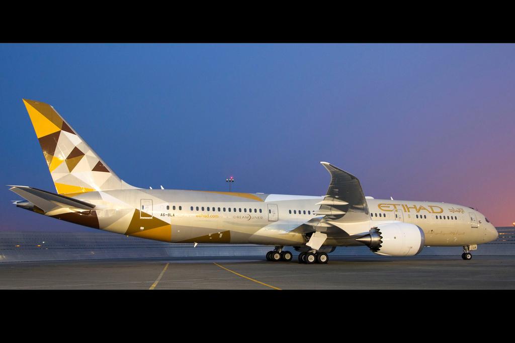 Etihad Airways' first Boeing 787 Dreamliner takes to the skies