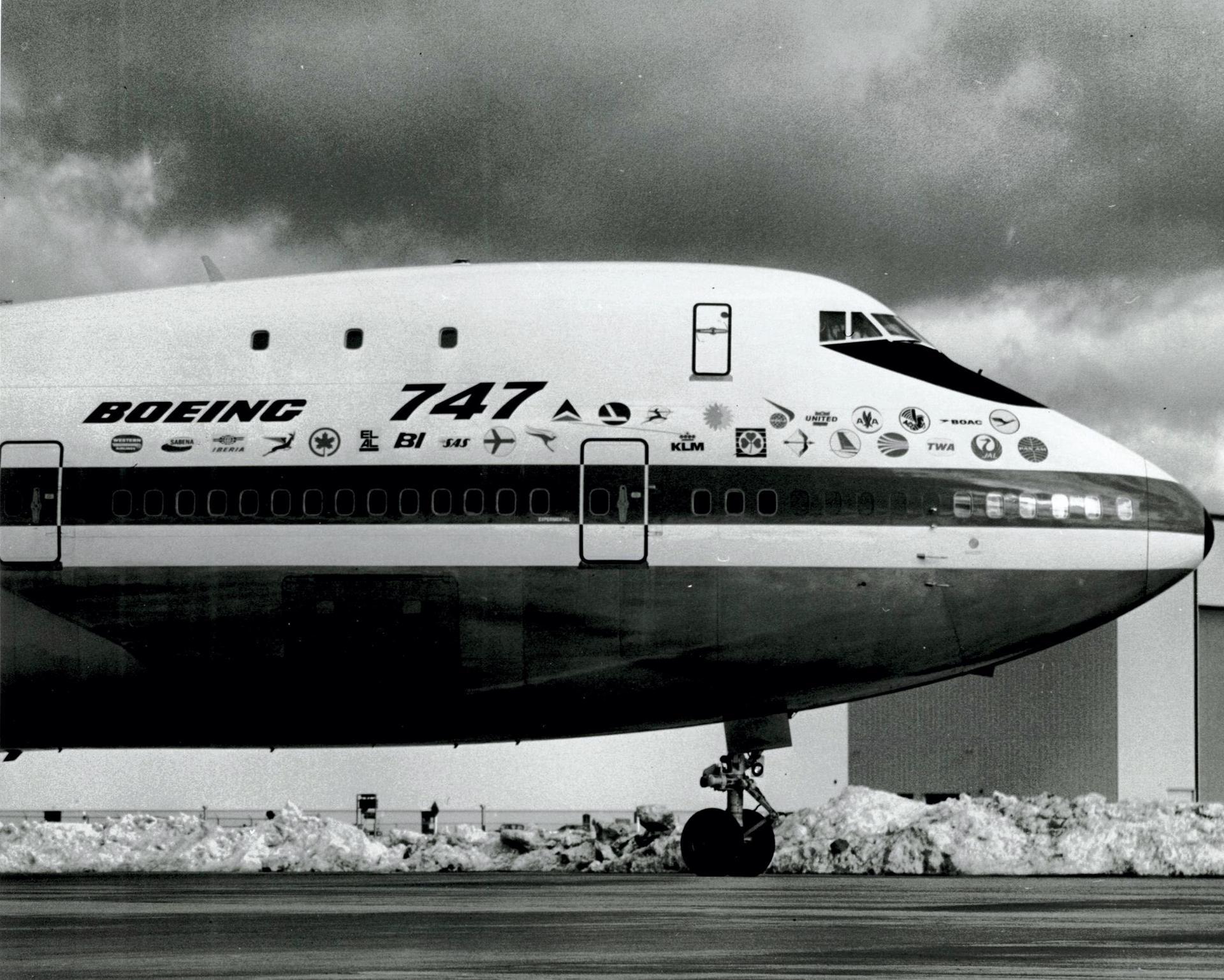 4K] RARE Queen of the Skies in Buffalo, Atlas Boeing 747-4