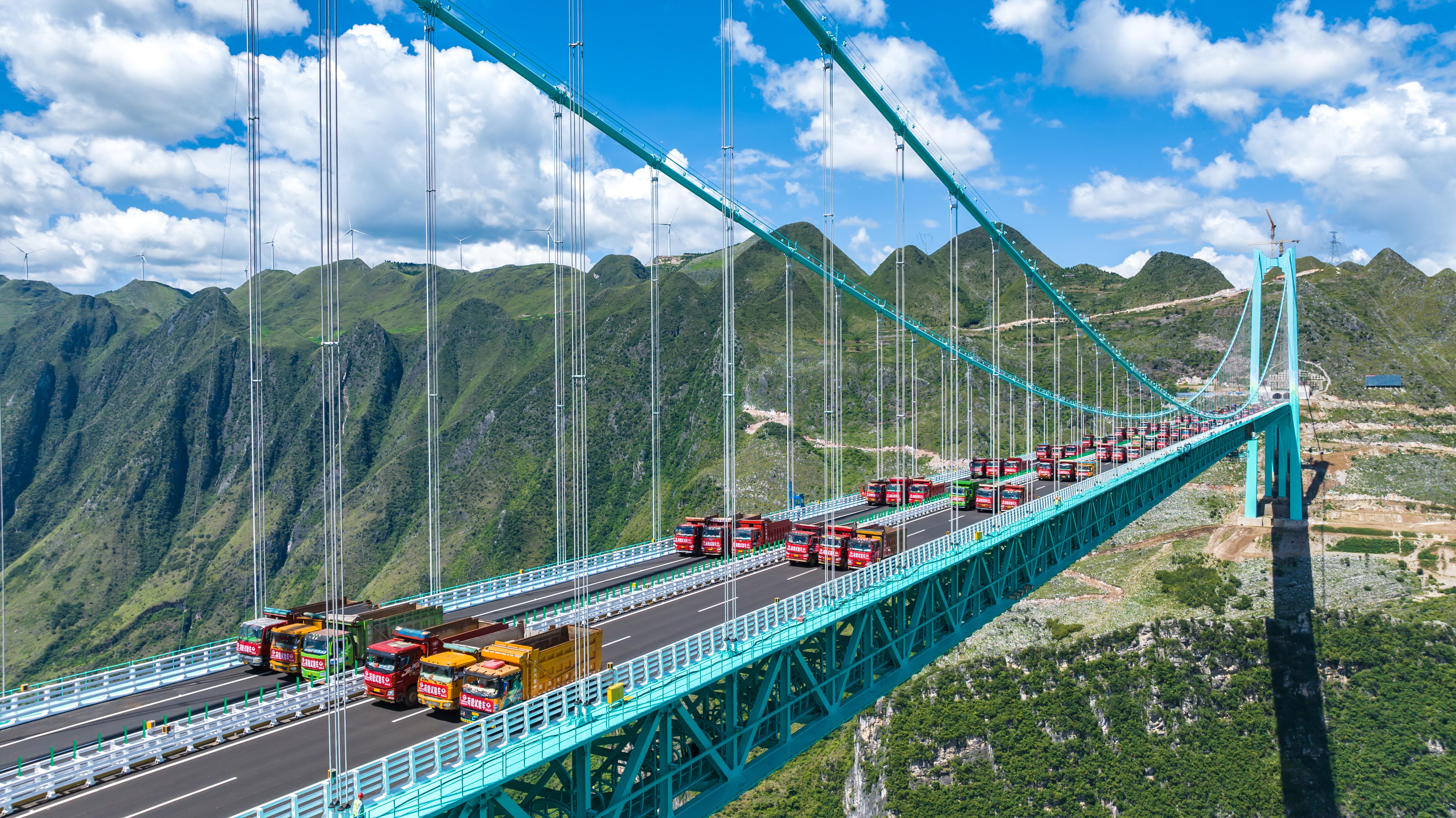 新品 11.5万 Moon Bridge ダウン World's highest bridge completes stress test ahead of 2025 opening