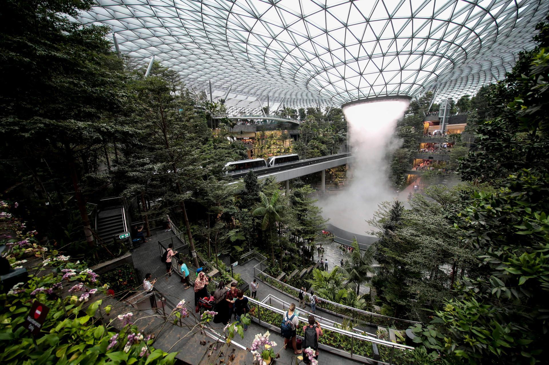 Singapore Changi Airport Terminal 2 and 4 Set for Reopening to Meet Demand  - Bloomberg