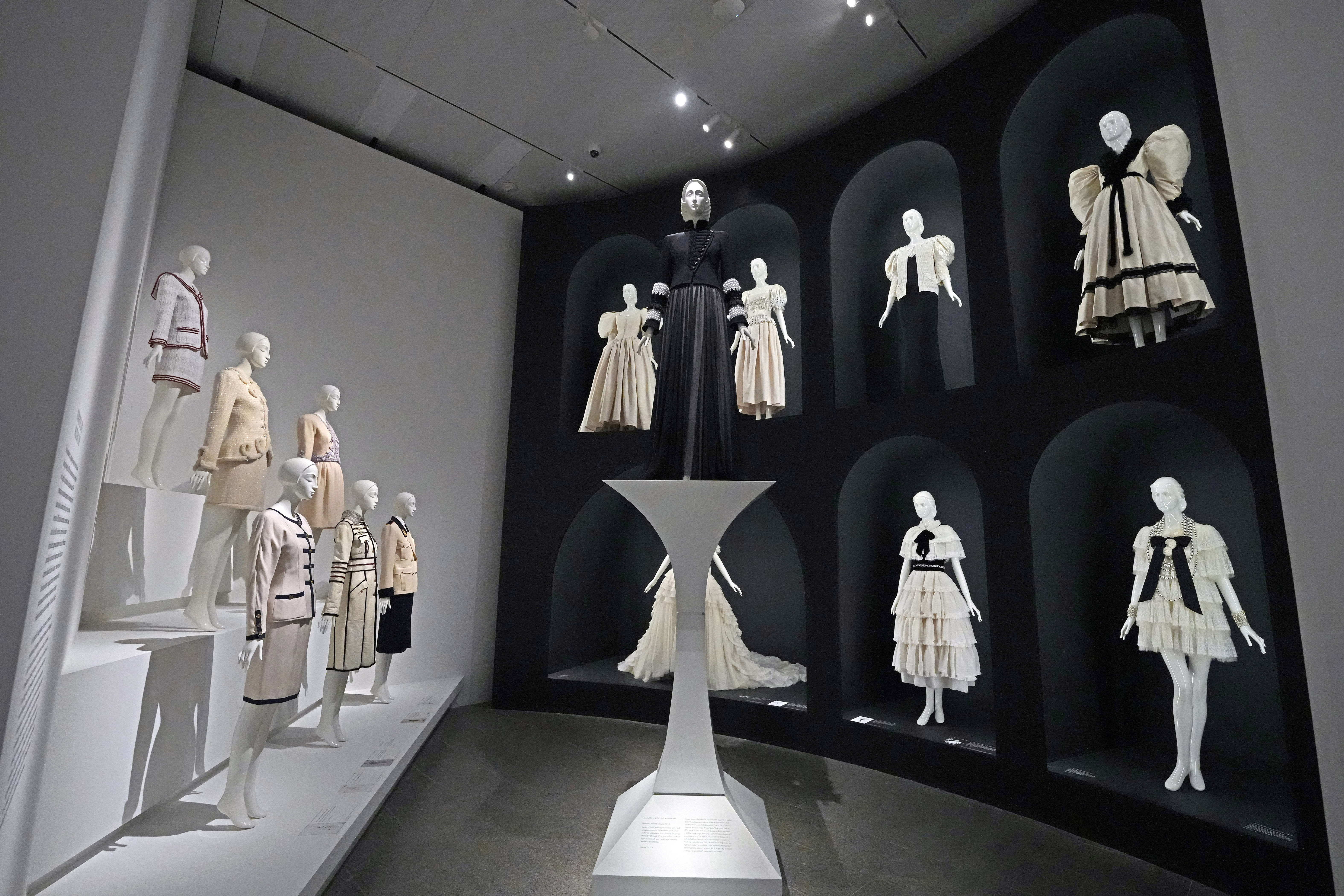 A Revelatory Karl Lagerfeld Exhibition at the Met Is a Testament to the  Designer's Vision and Range