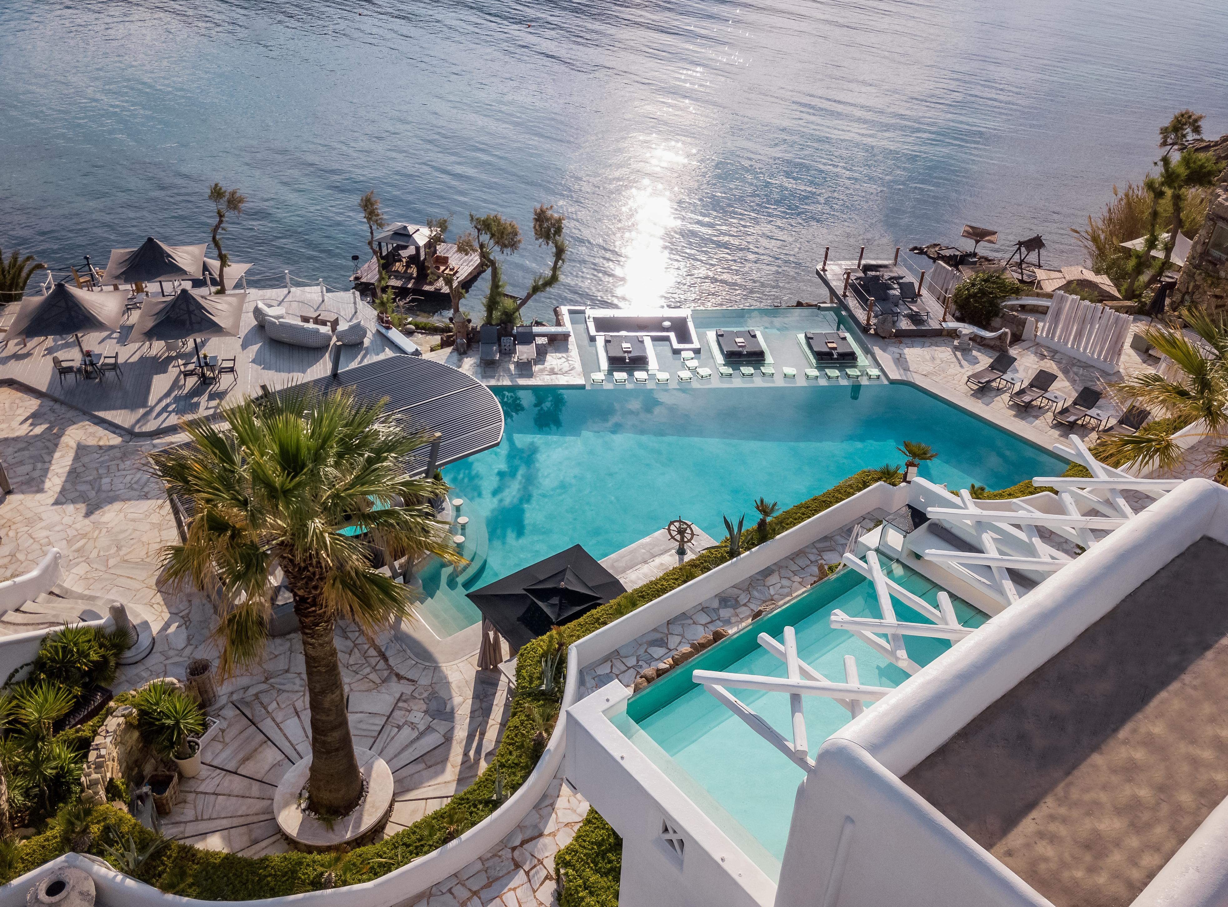 LOUIS VUITTON TAKES OVER THE POOL AT ZUMA MYKONOS - Hotel News ME