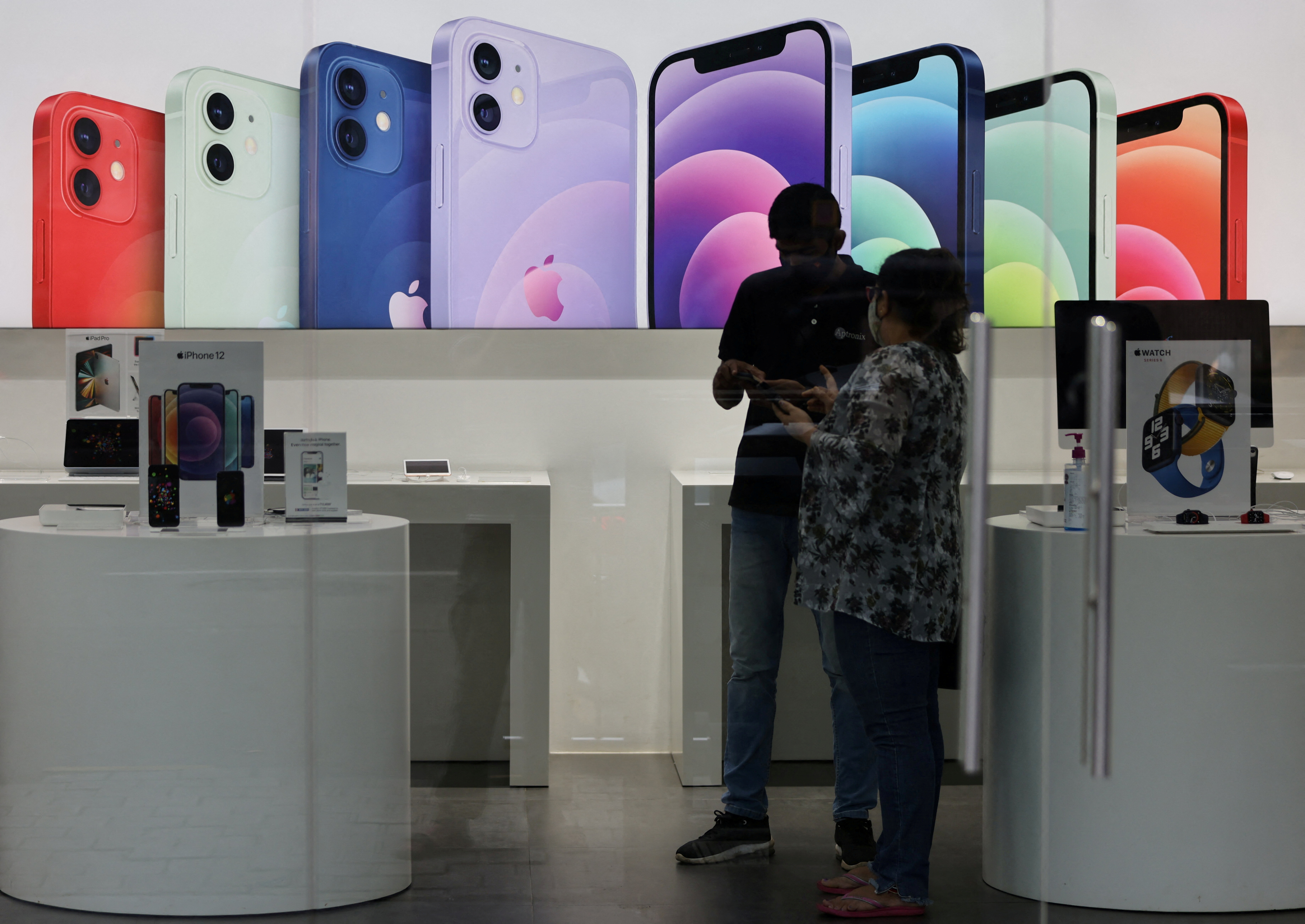 Tata Group to open 100 exclusive Apple stores: Report