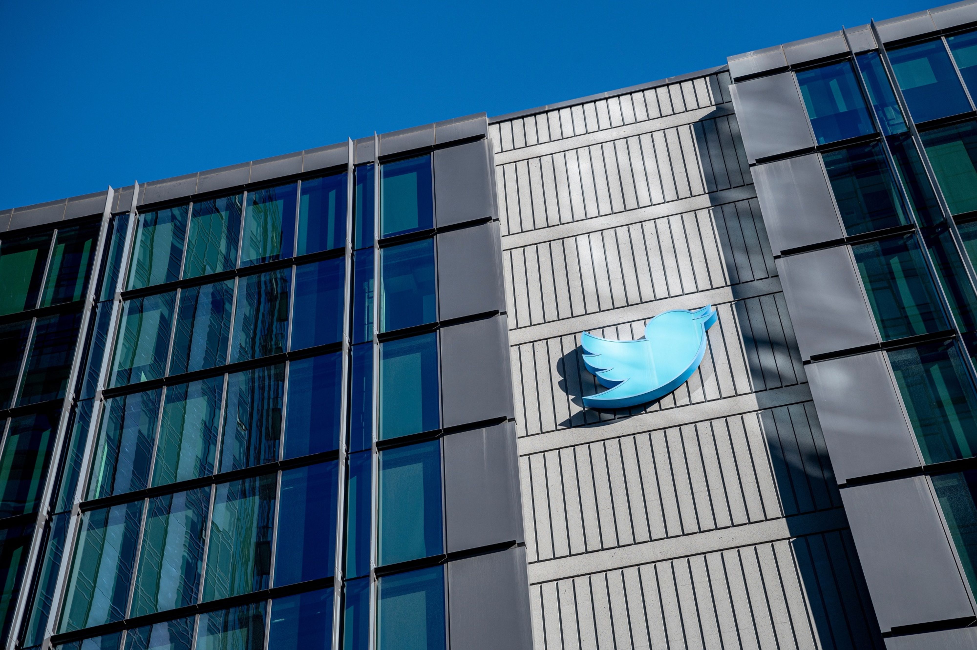 Office or hotel? Photos show beds at Twitter headquarters