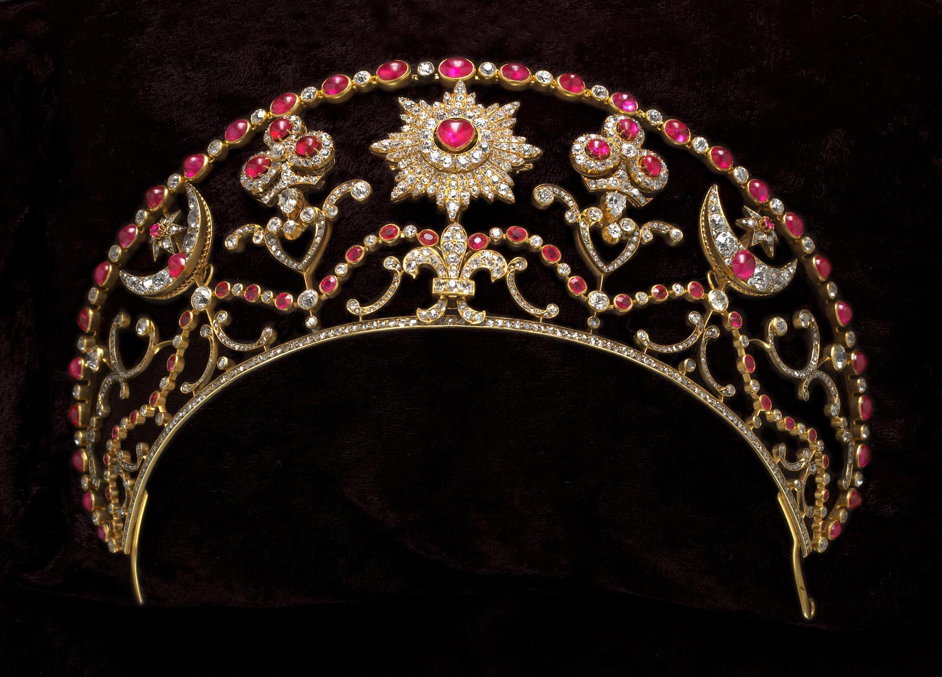The Creation Process of a Chaumet Tiara 