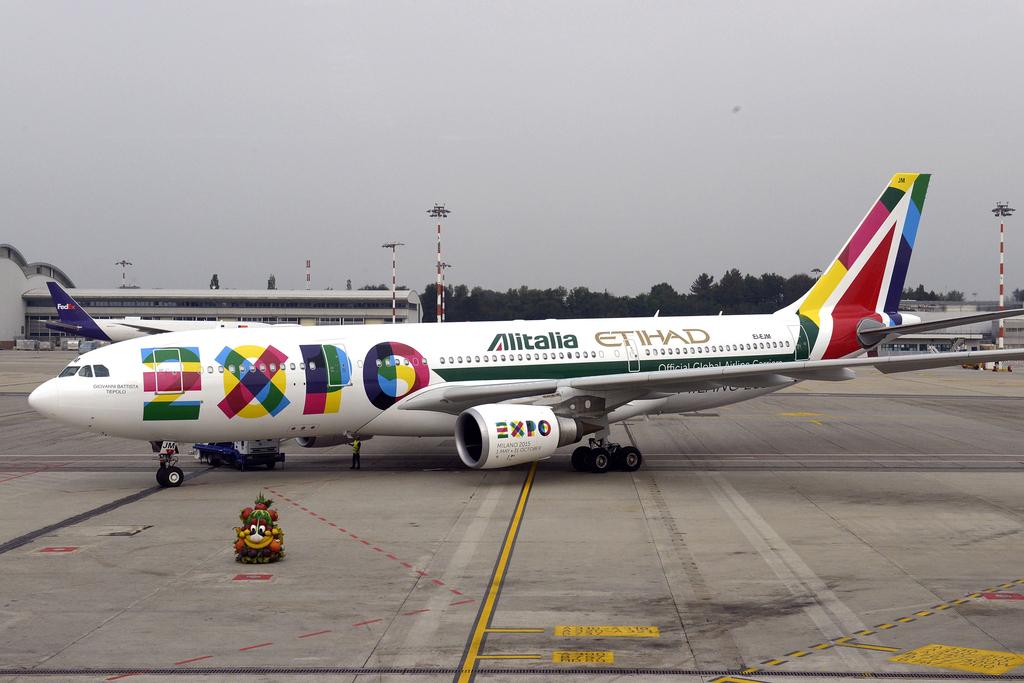 Etihad and Alitalia unveil Airbus A330-200 in Milan to showcase