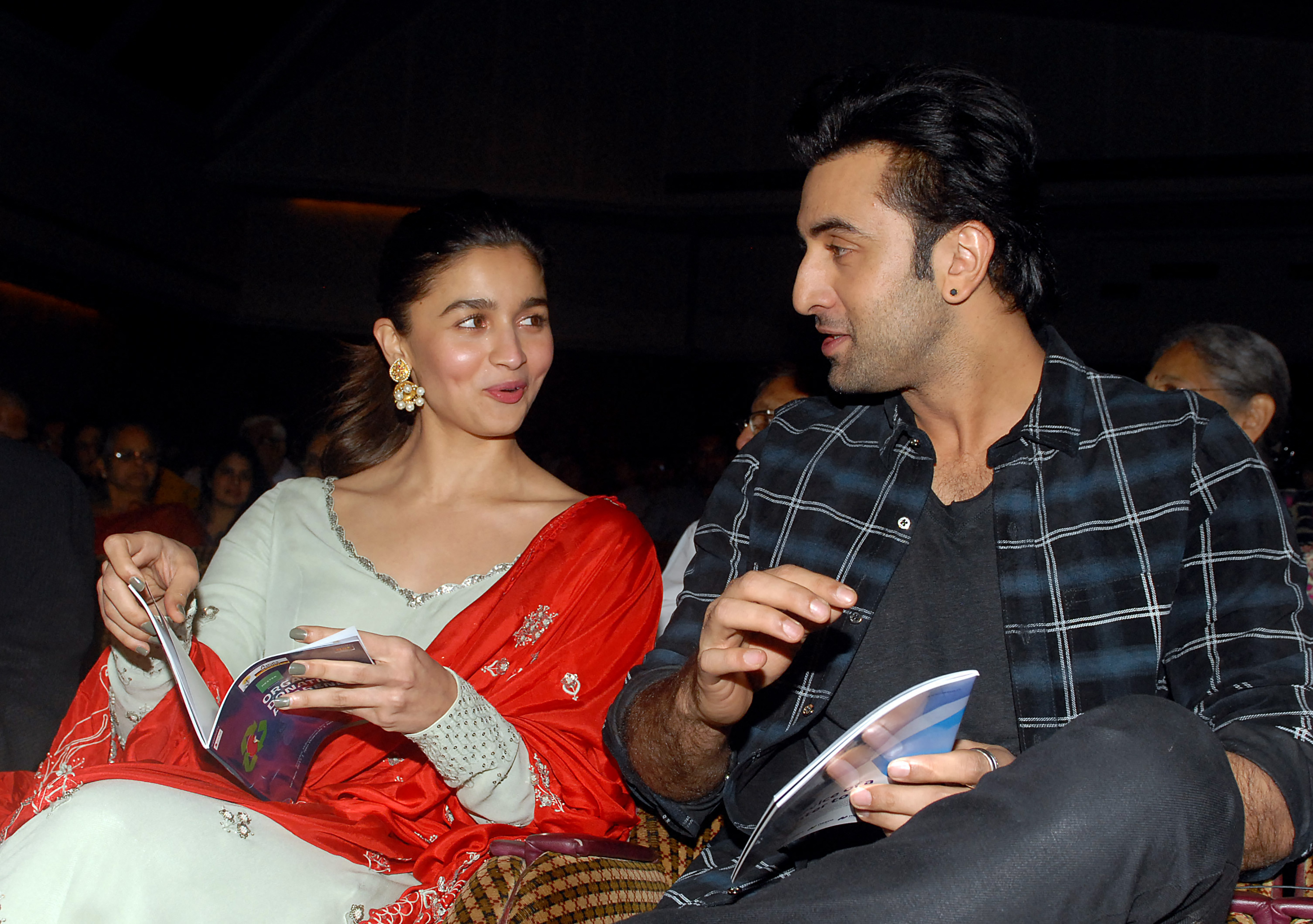 Filmfare Awards 2024: Ranbir Kapoor Dances With Patni Alia Bhatt On Jamal  Kudu, Kisses Her - WATCH | Zoom TV, image size:3500x2463