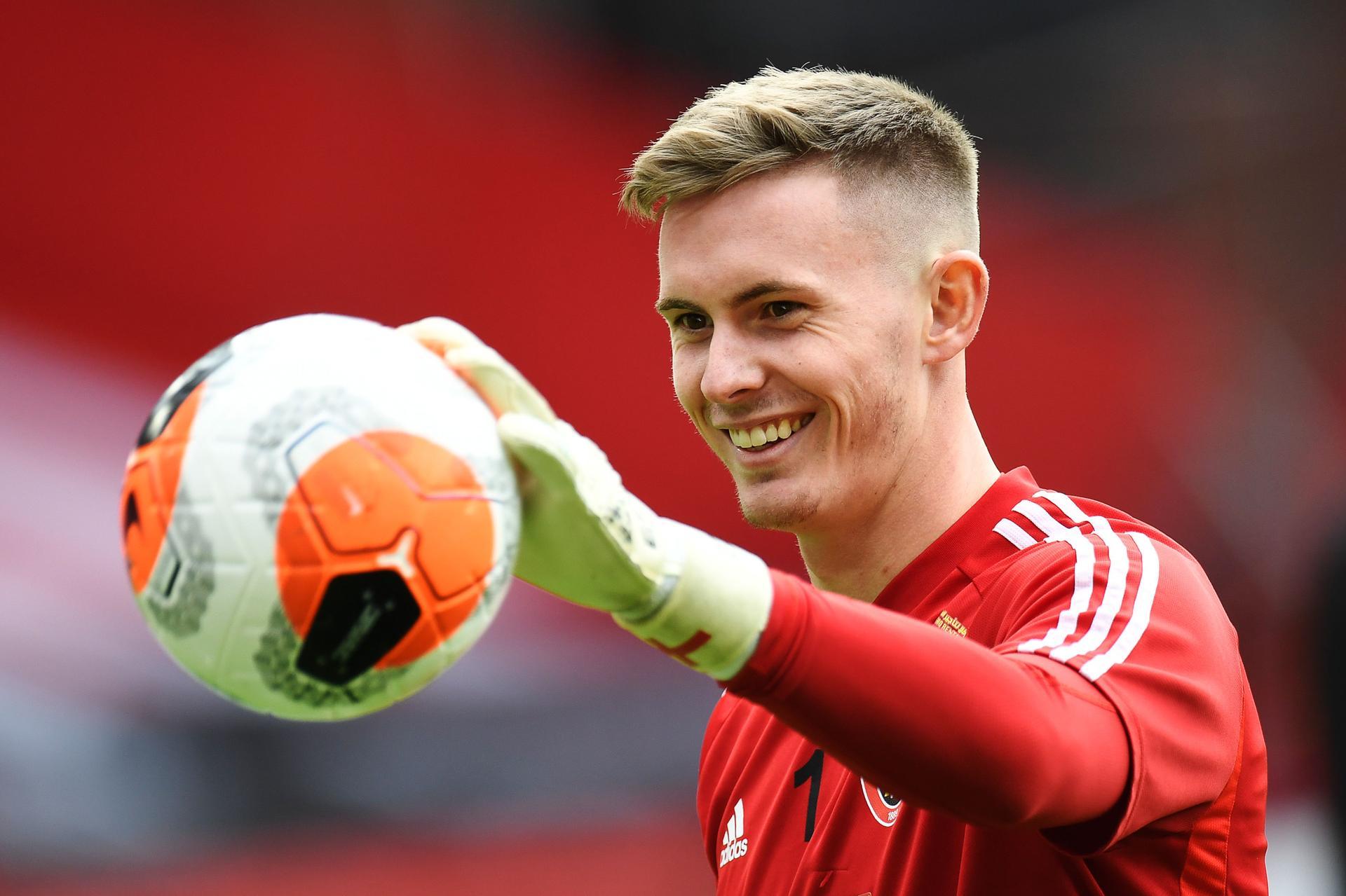 (FILES) In this file photo taken on July 20, 2020 Sheffield United's English goalkeeper Dean Henderson warms up prior to the English Premier League football match between Sheffield United and Everton at Bramall Lane stadium in Sheffield, northern England. Goalkeeper Dean Henderson has signed a new long-term contract with Manchester United, the Premier League club announced on Wednesday, August 26. - RESTRICTED TO EDITORIAL USE. No use with unauthorized audio, video, data, fixture lists, club/league logos or 'live' services. Online in-match use limited to 120 images. An additional 40 images may be used in extra time. No video emulation. Social media in-match use limited to 120 images. An additional 40 images may be used in extra time. No use in betting publications, games or single club/league/player publications. / AFP / POOL / PETER POWELL / RESTRICTED TO EDITORIAL USE. No use with unauthorized audio, video, data, fixture lists, club/league logos or 'live' services. Online in-match use limited to 120 images. An additional 40 images may be used in extra time. No video emulation. Social media in-match use limited to 120 images. An additional 40 images may be used in extra time. No use in betting publications, games or single club/league/player publications.