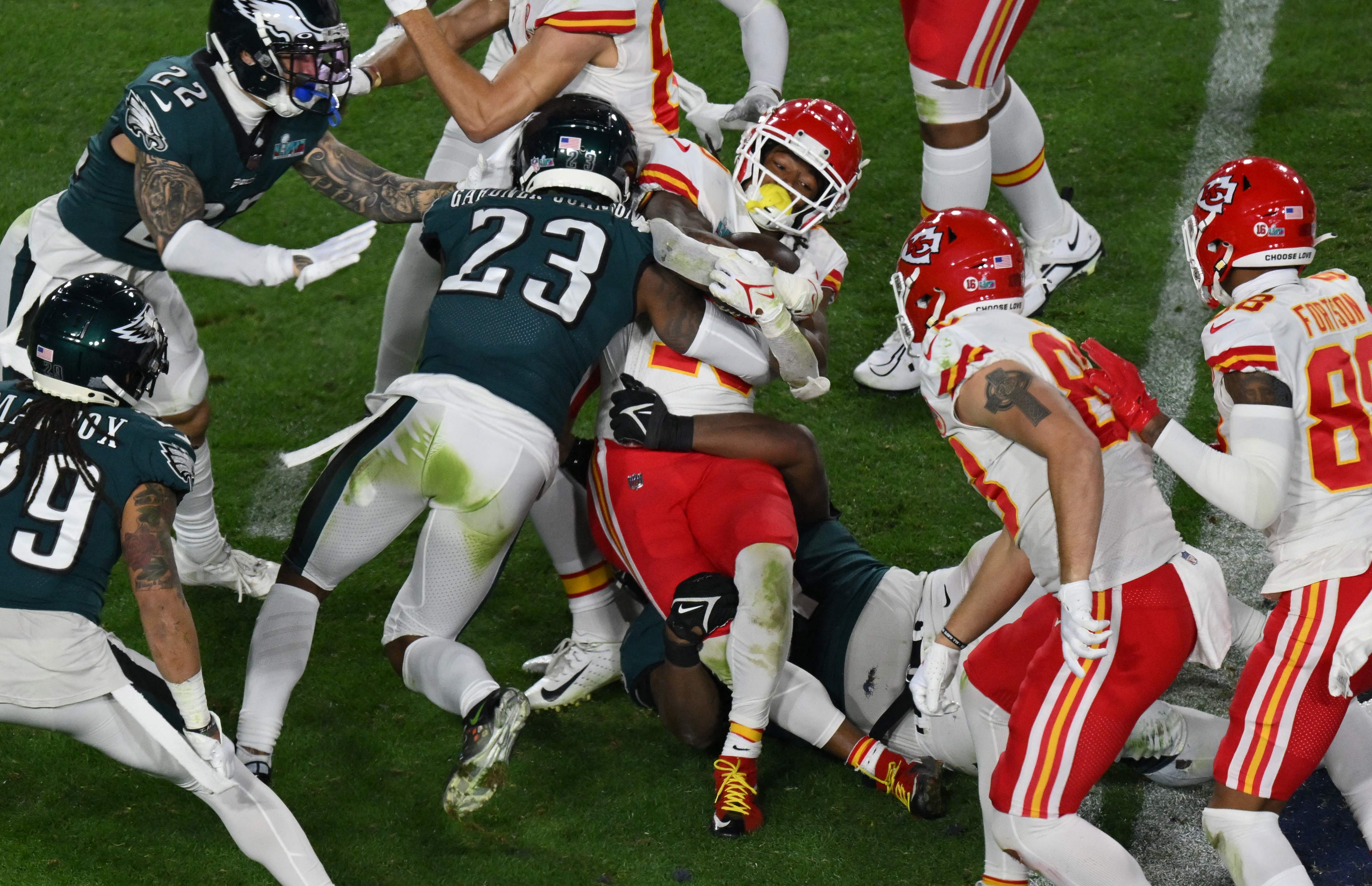 Chiefs overcome 10-point halftime deficit to defeat Eagles, capture Super  Bowl LVII. : r/sports