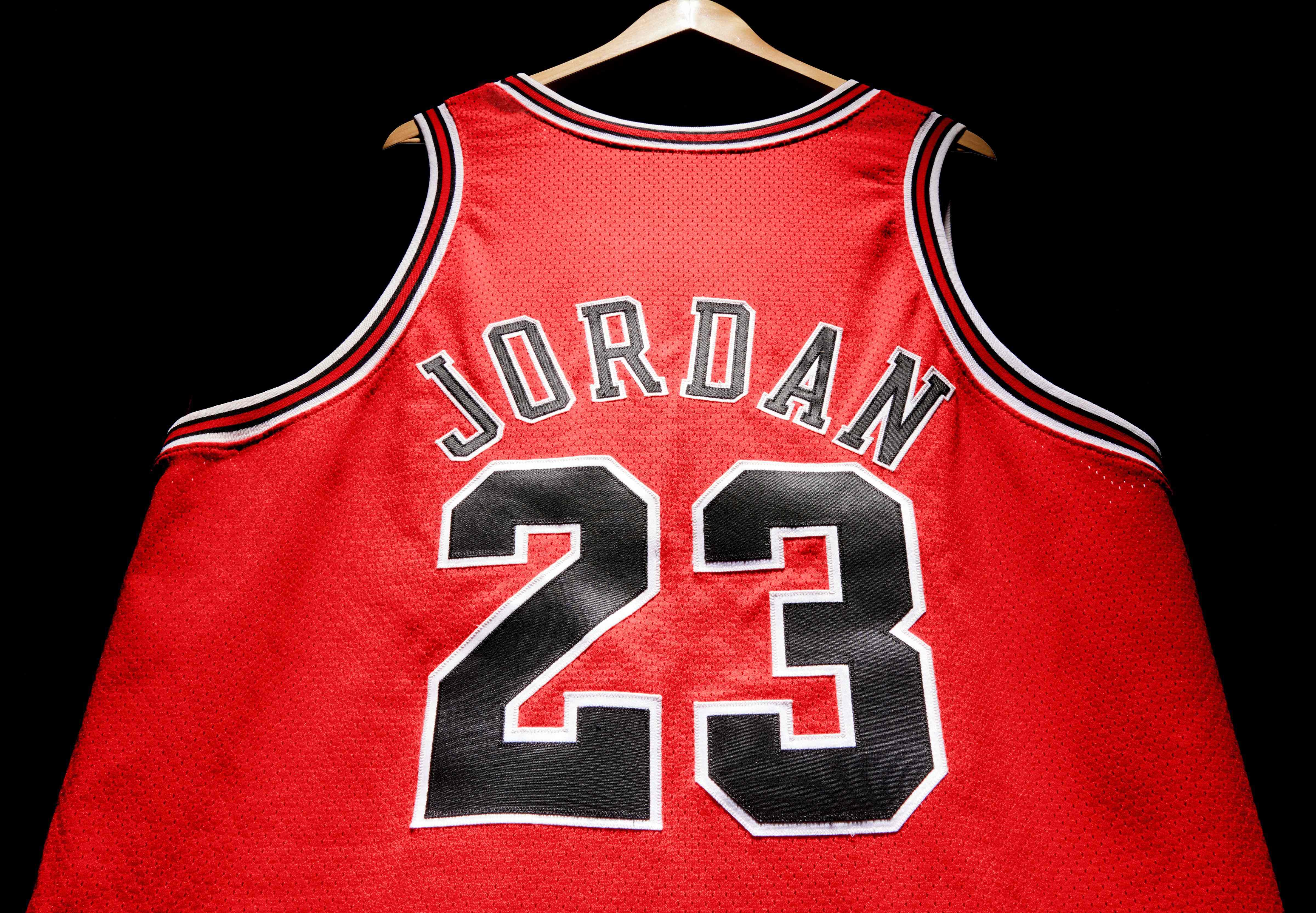 Julien's to auction Michael Jordan's Bulls rookie jersey