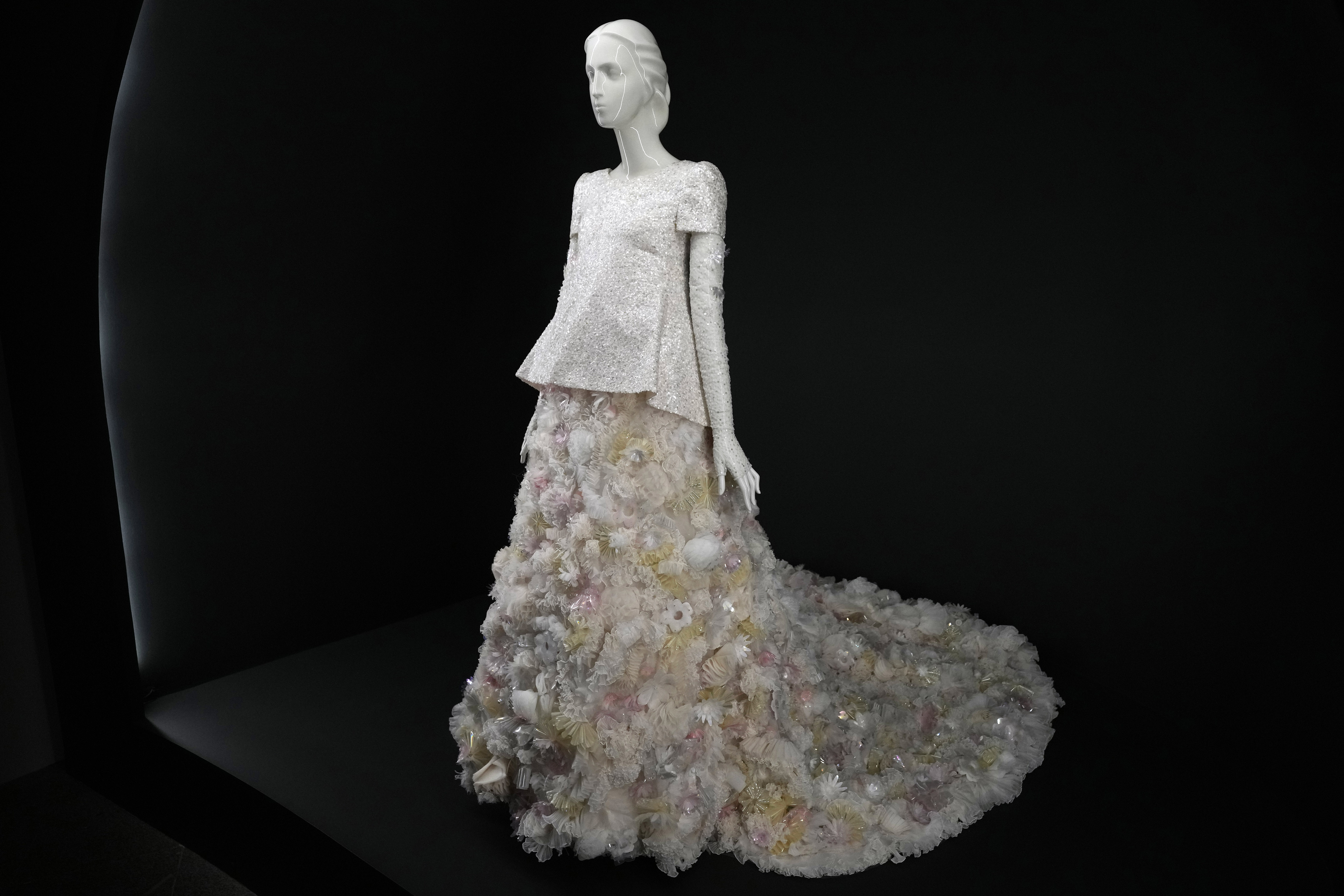 A Revelatory Karl Lagerfeld Exhibition at the Met Is a Testament to the  Designer's Vision and Range