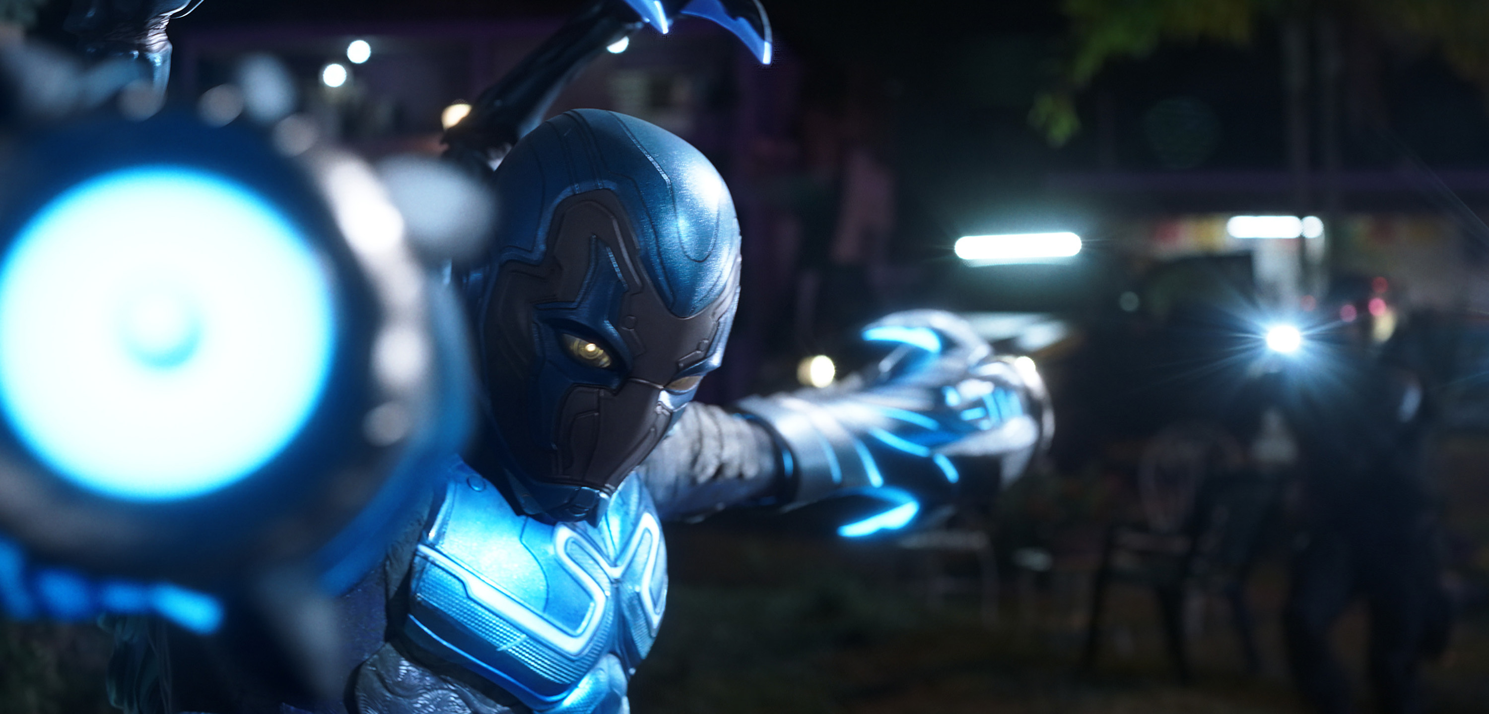 Watch DC's 'Blue Beetle' blast into space in epic 1st trailer (video)