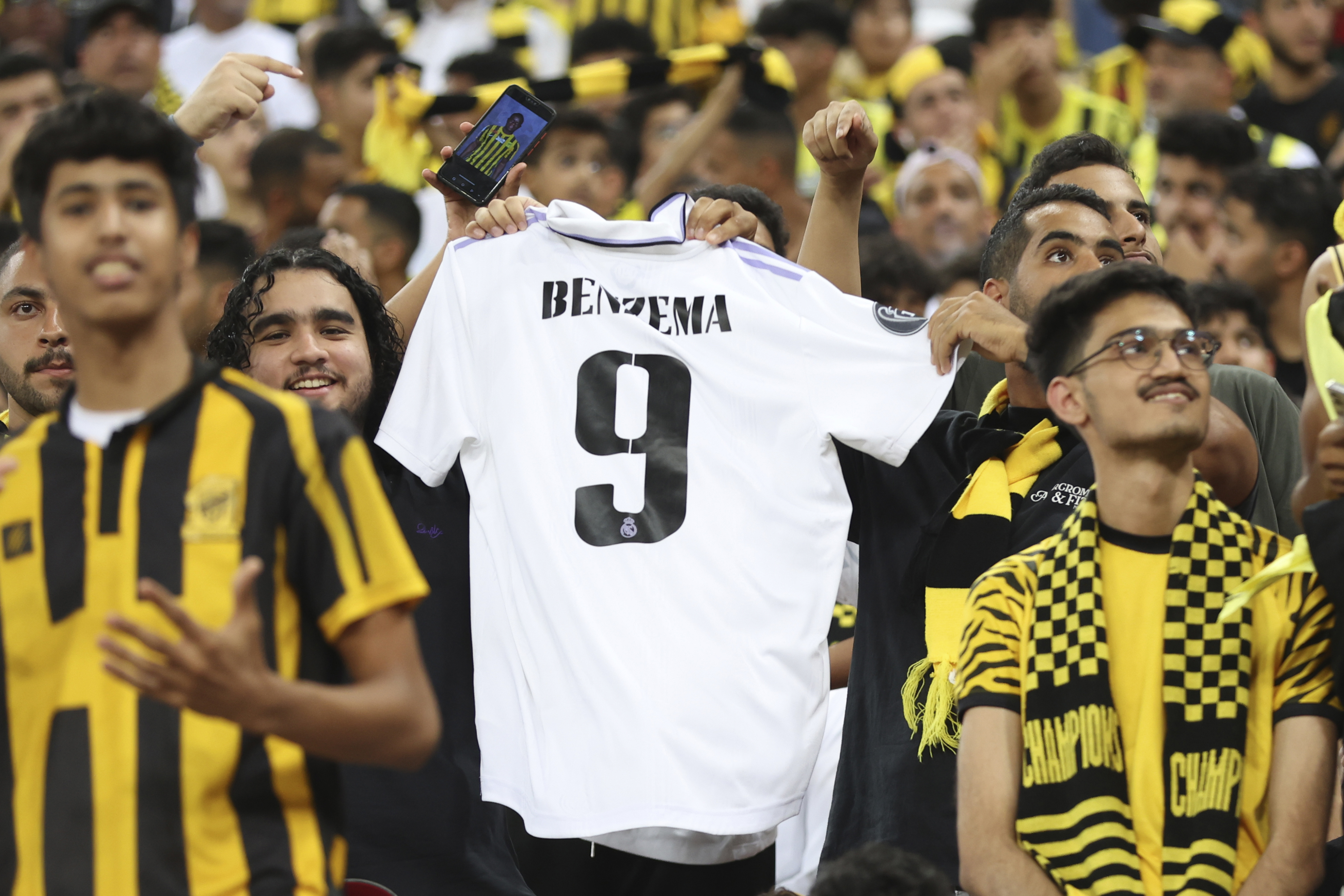 9 best pics as Real Madrid unveil new home kit — Benzema spotted - Football