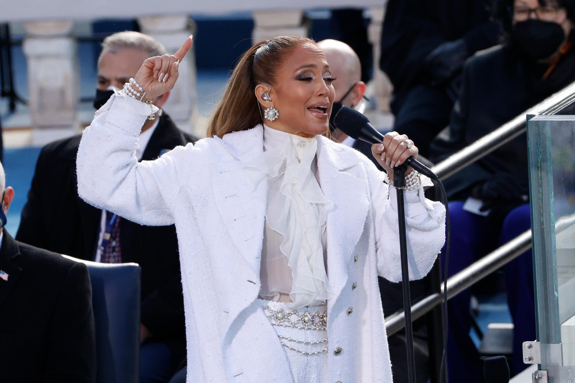 Jennifer Lopez Applauded by Puerto Ricans for Sporting the Flag